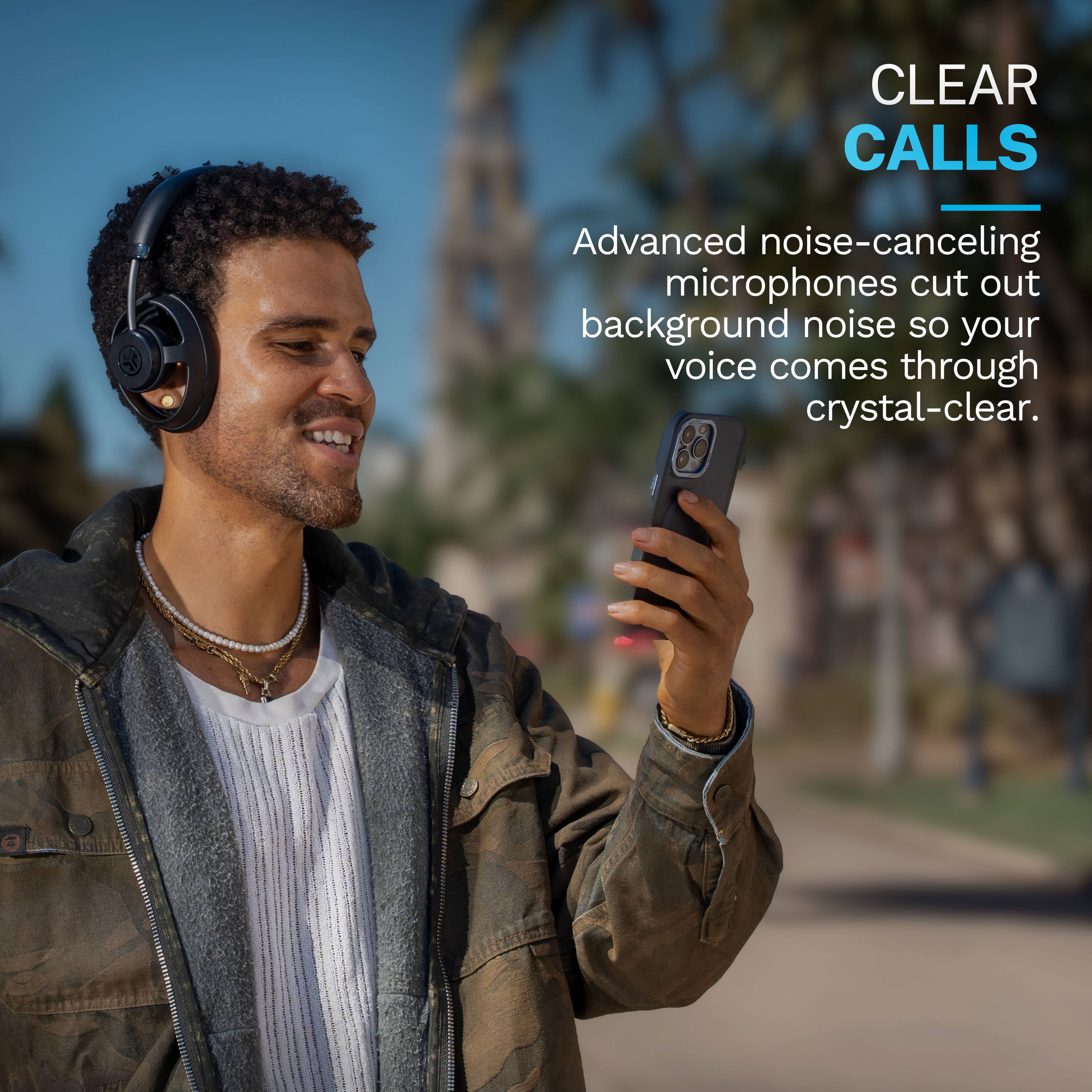 CLEAR CALLS  
Advanced noise-canceling microphones cut out background noise so your voice comes through crystal-clear.
