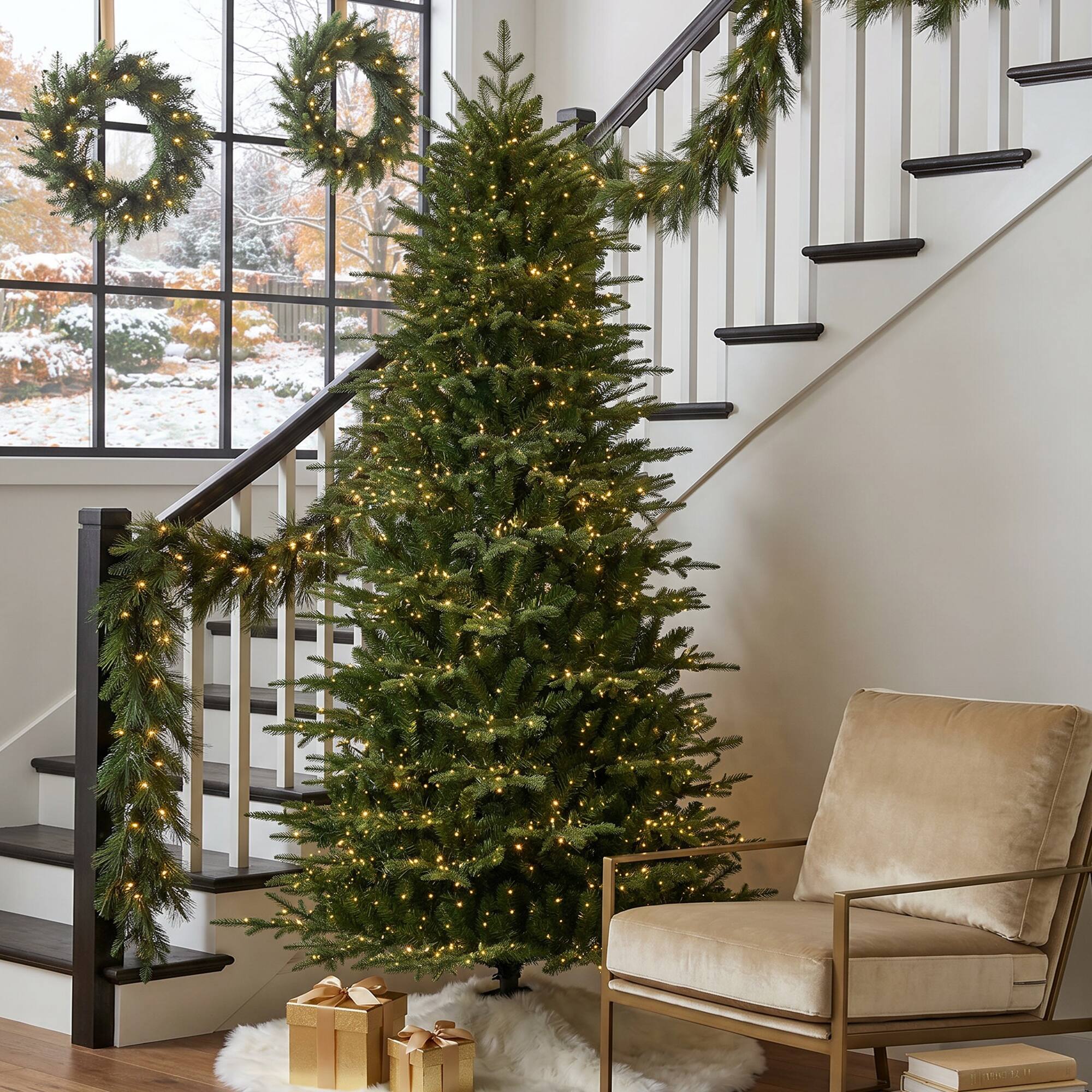 Left. Glitzhome - 7.5ft Pre-Lit Full Fir Memory wire Artificial Christmas Tree with 2000 Micro Lights - Green.