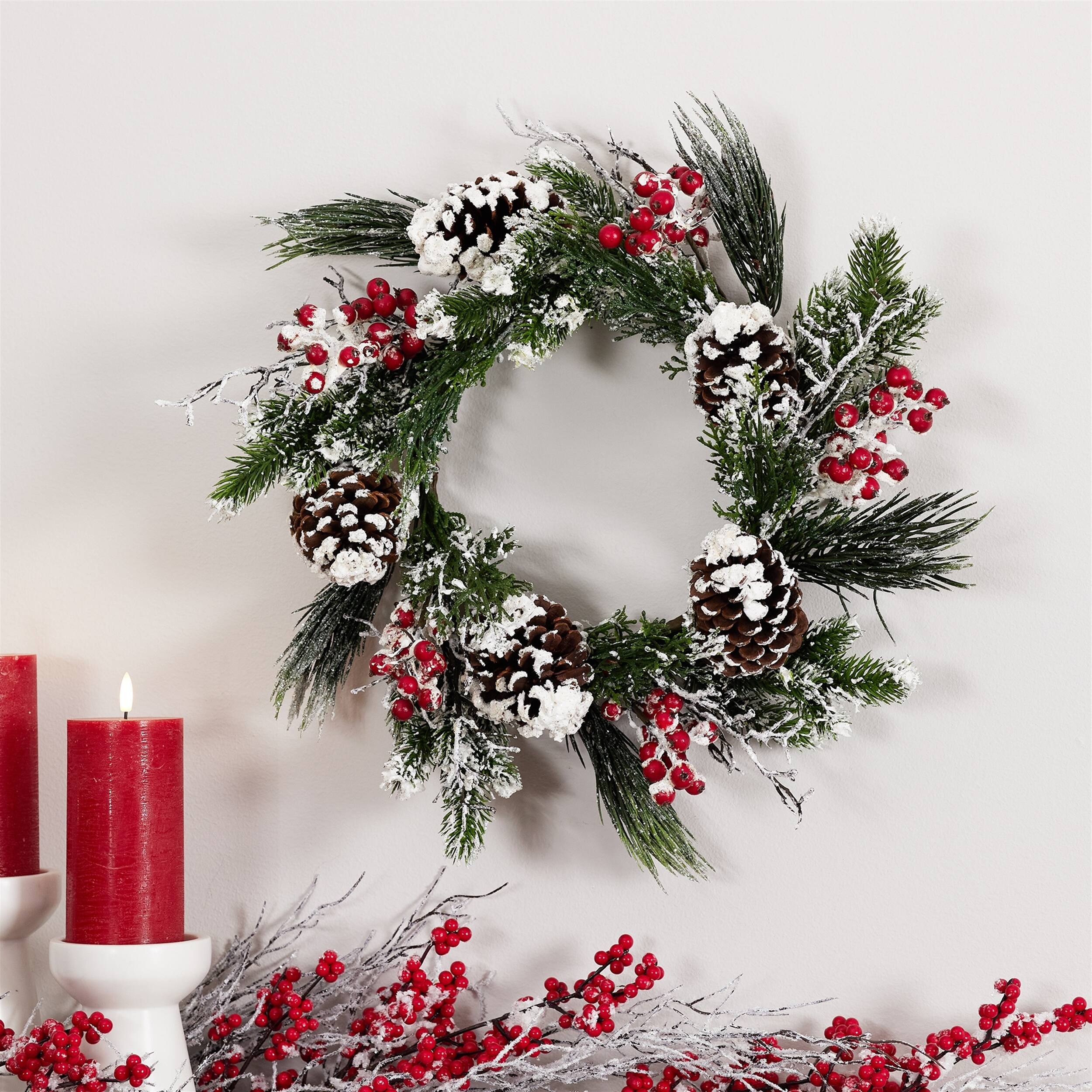 Angle. BreeBe - Snow Mixed Pine Berry Wreath 20"D - Green.