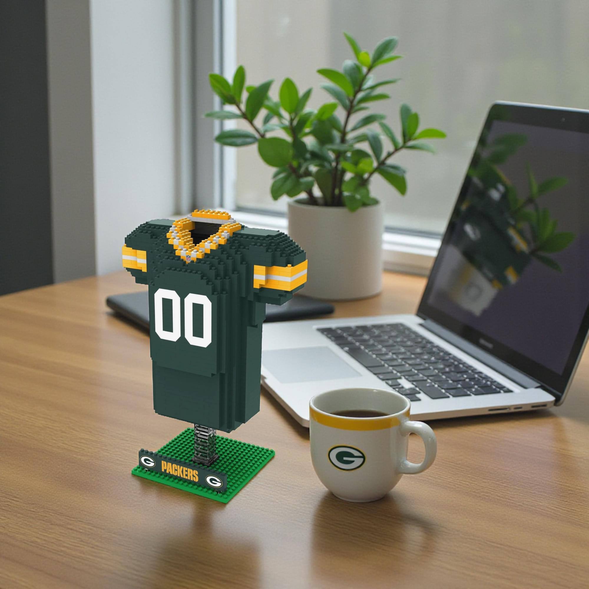 Alt View 3. Forever Collectibles - Green Bay Packers NFL BRXLZ Jersey 1074-Piece Building Block Set - Green.