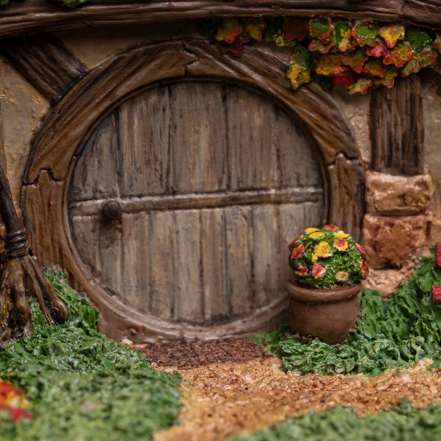 Alt View 2. Weta Workshop - WETA Workshop Polystone - 18 Gardens Smial Hobbit Hole   - COLLECTIBLES - Multicolor.