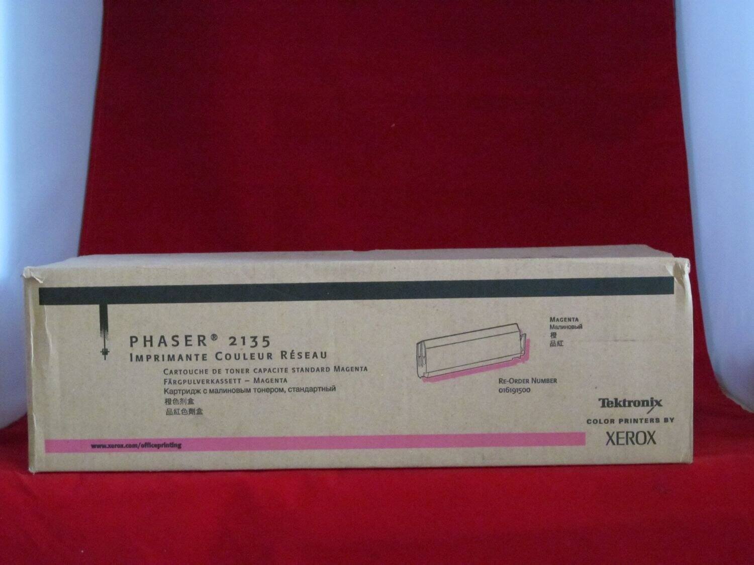 PHASER® 2135  
IMPRIMANTE COULEUR RÉSEAU  
CARTOUCHE DE TONER CAPACITÉ STANDARD MAGENTA  
FÄRGPULVERKASSETT - MAGENTA  
Картридж для мелованного тонера - МАГЕНТА  
品红色墨盒  

www.xerox.com/officeprinting  

MAGENTA  
Magenta  
品红  

RE-ORDER NUMBER  
016191500  

Tektronix  
COLOR PRINTERS BY XEROX