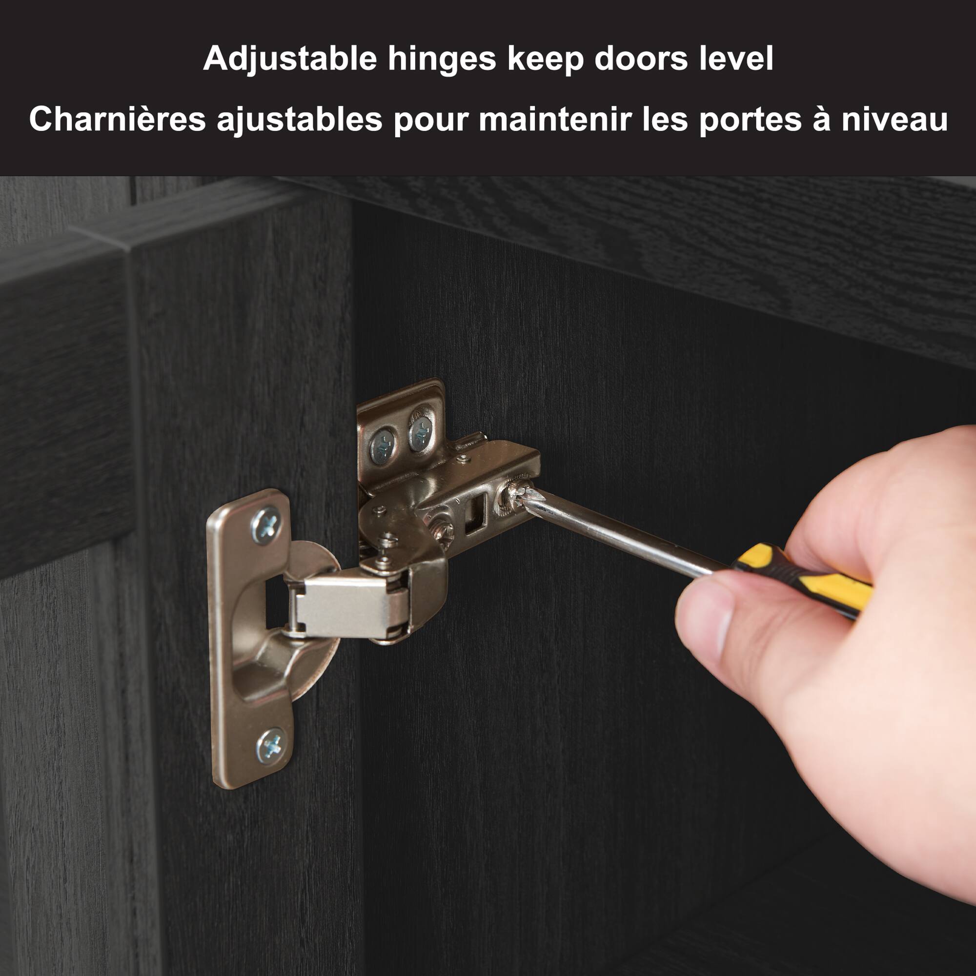 Adjustable hinges keep doors level  
Charnières ajustables pour maintenir les portes à niveau