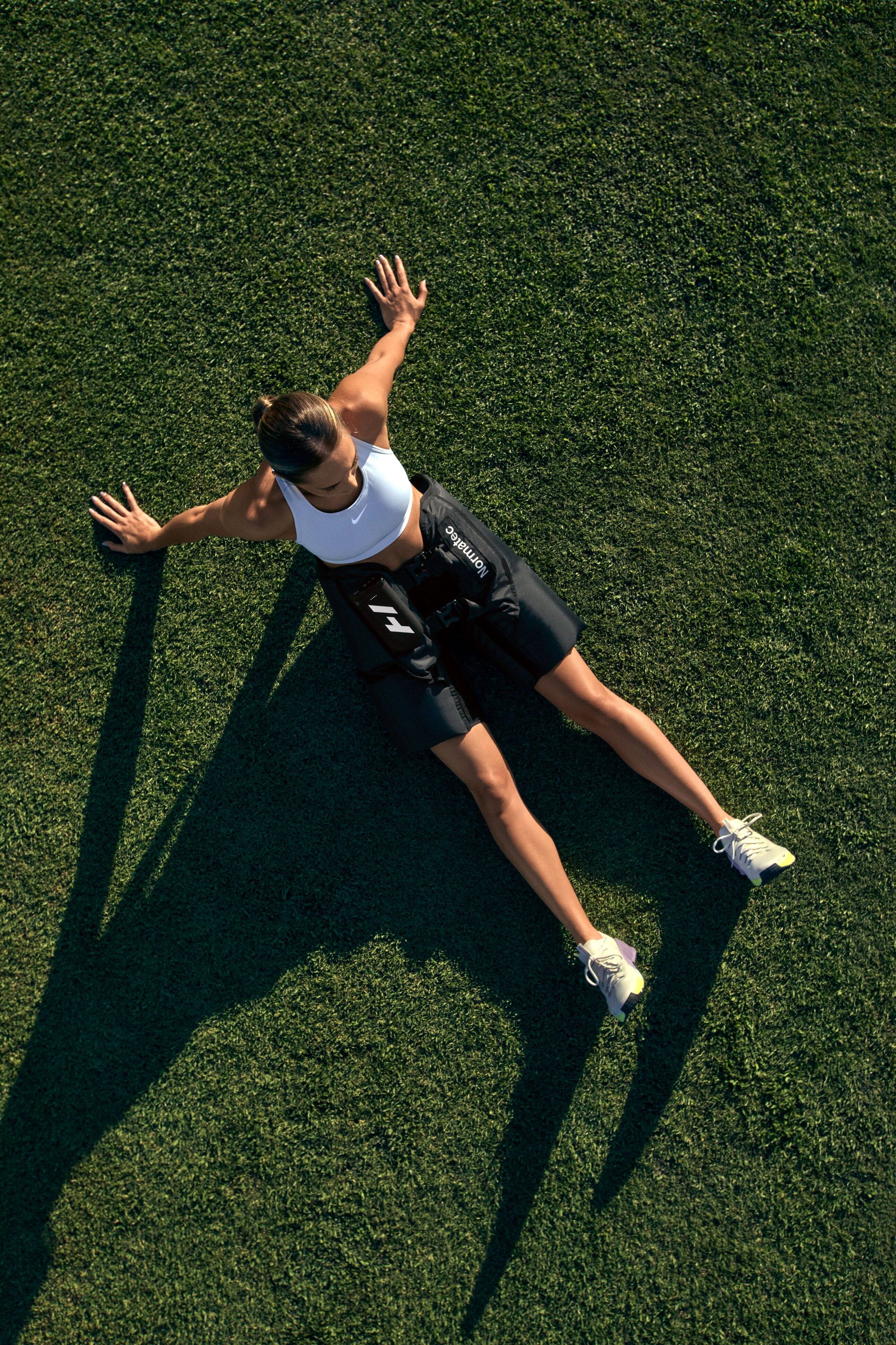 Alt View 1. Hyperice - Normatec Elite Hip - Black.