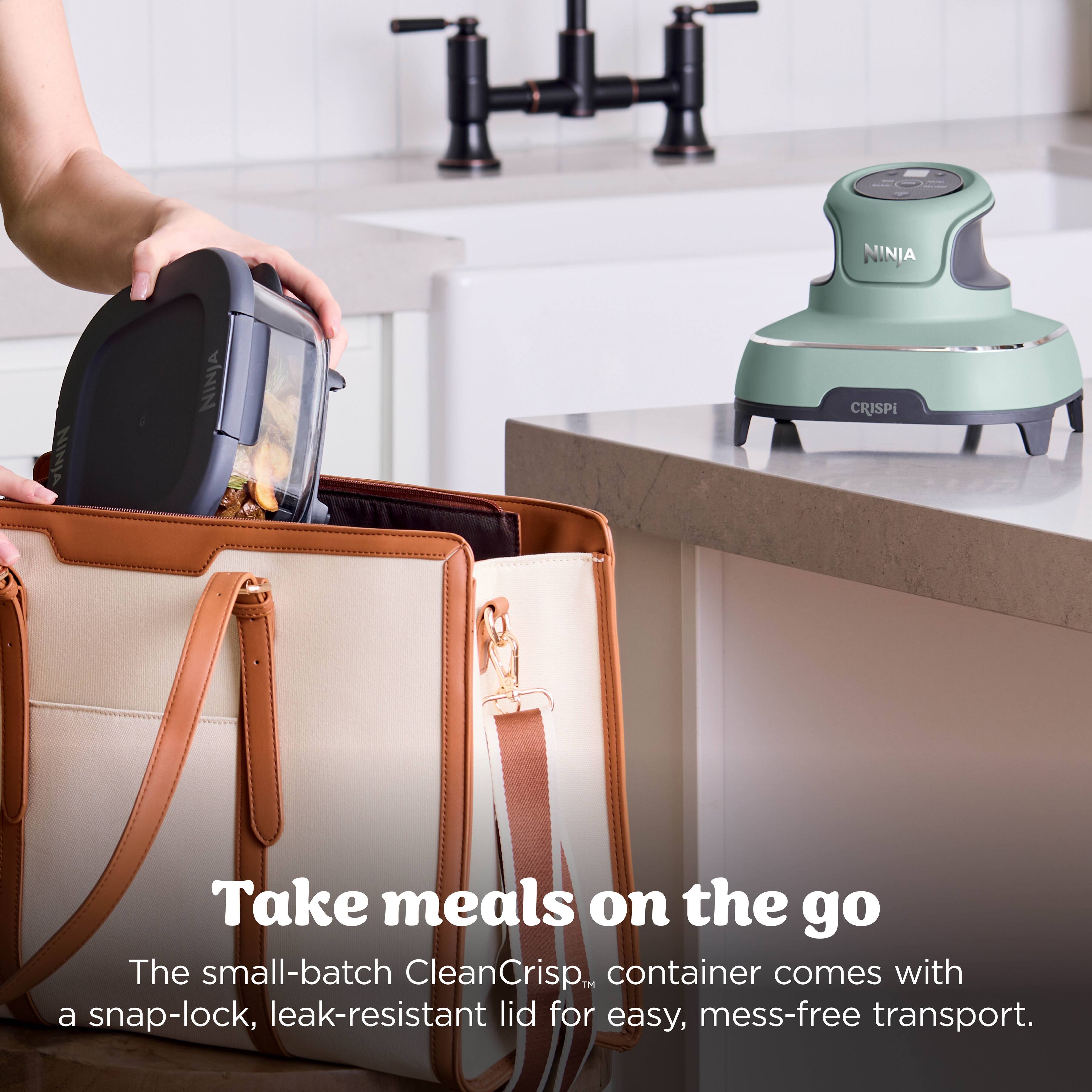 NINJA NINJA CRISPi

Take meals on the go

The small-batch CleanCrisp™ container comes with a snap-lock, leak-resistant lid for easy, mess-free transport.