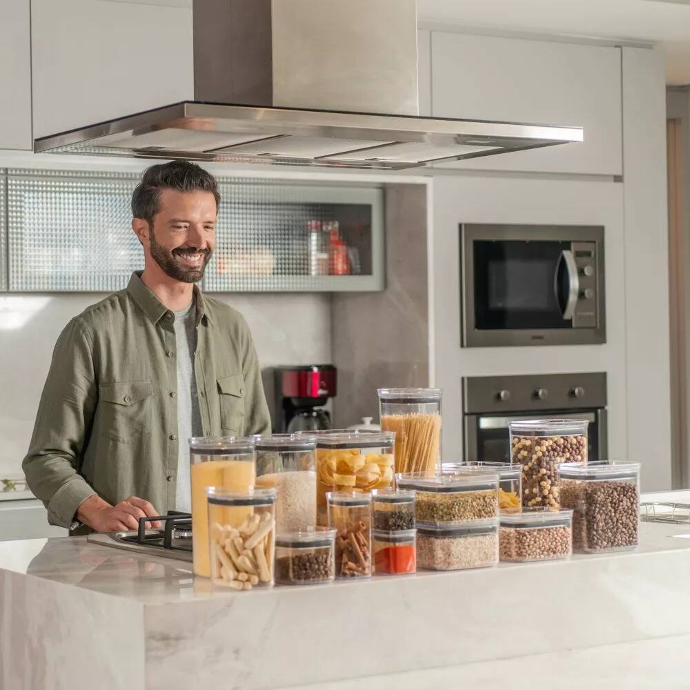 Left. OU - OU Airtight Food Storage Container 8pc (set of 4) Stackable Plastic Container with Leak Proof Lid - Clear.