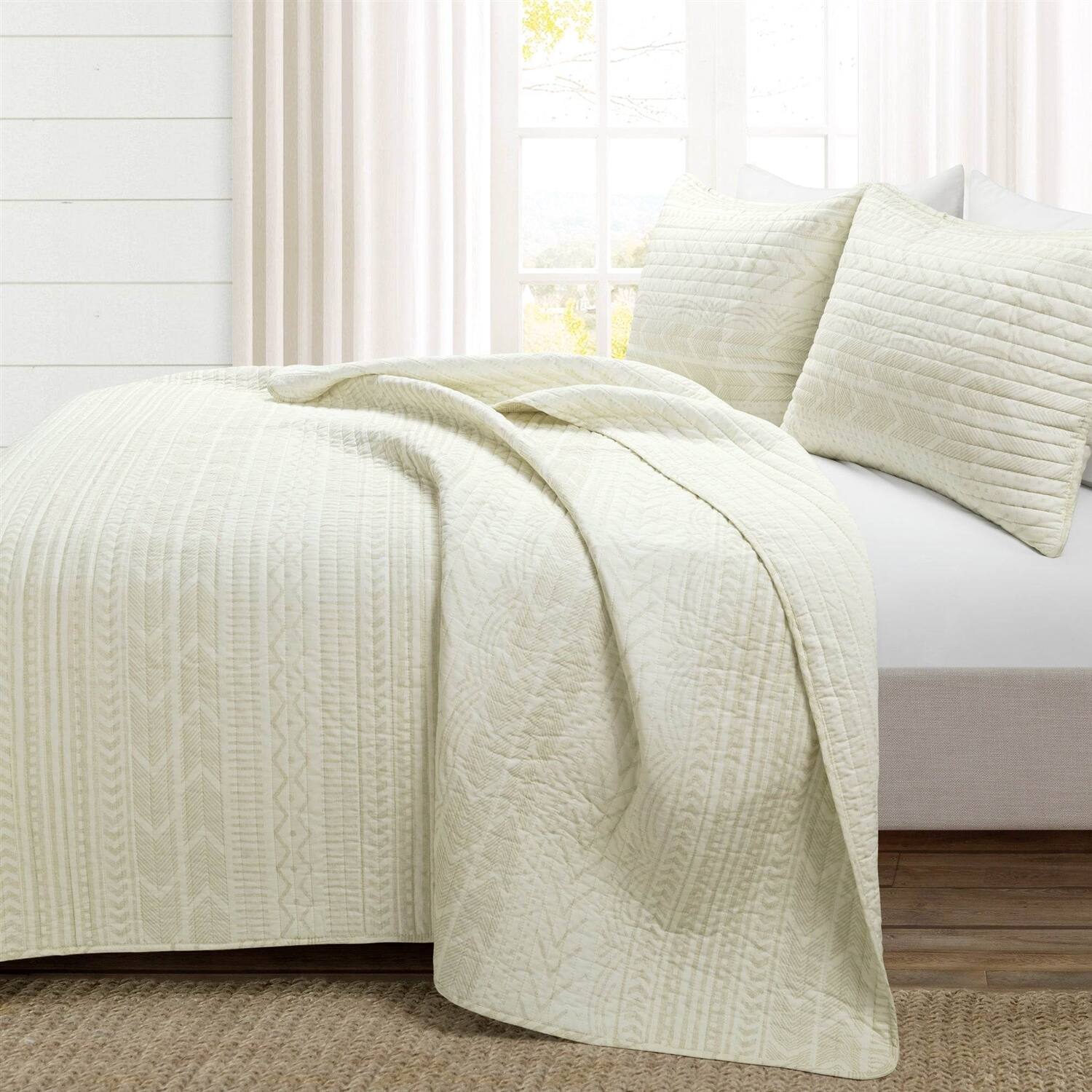 Angle. Hivvago - Full/Queen Scandinavian Chevron Ivory Beige Reversible Cotton Quilt Set - Ivory Beige.