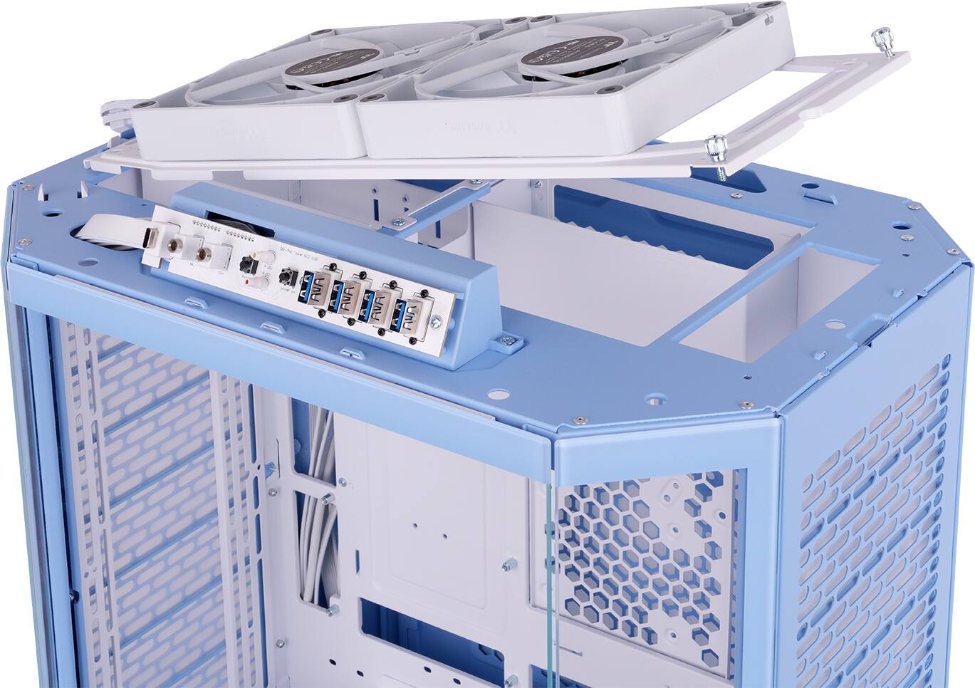 The text on the image reads: "9 O00006 AD C AVA : AVA C C : AVR C UnU." However, it is not clear what this text represents or its significance. It could be a code, a description, or a random sequence of characters.