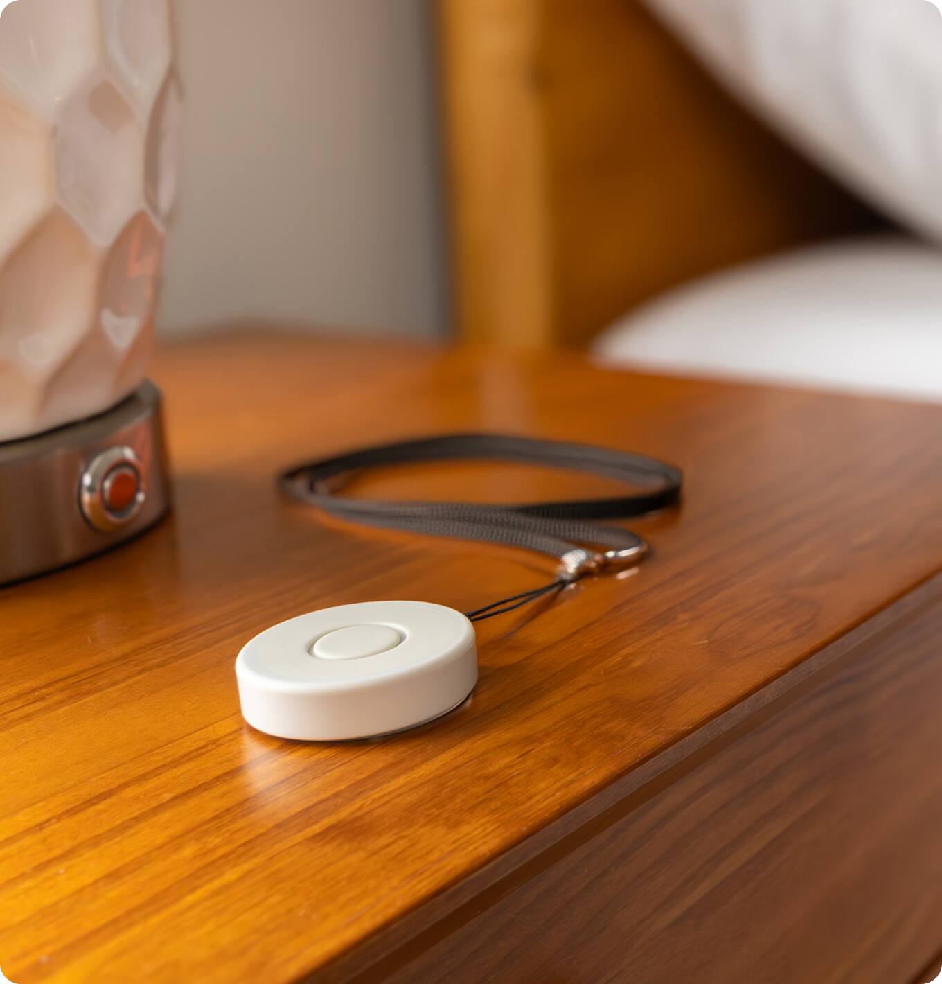 Angle. Nomo Smart Care - Wearable 1-Pack Tag - White.