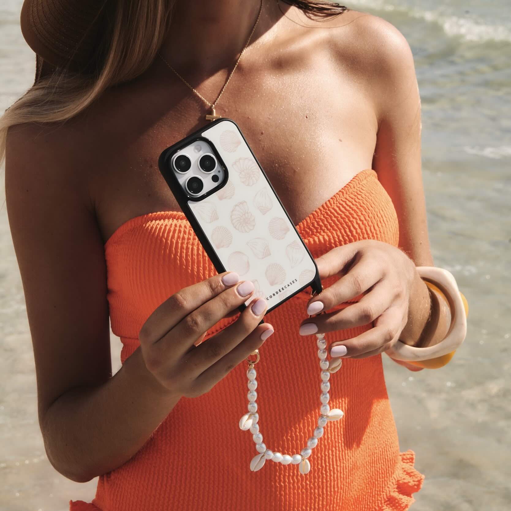 Left. Cordée Cases - Pearl Paradise Phone Chain Set - Beige.