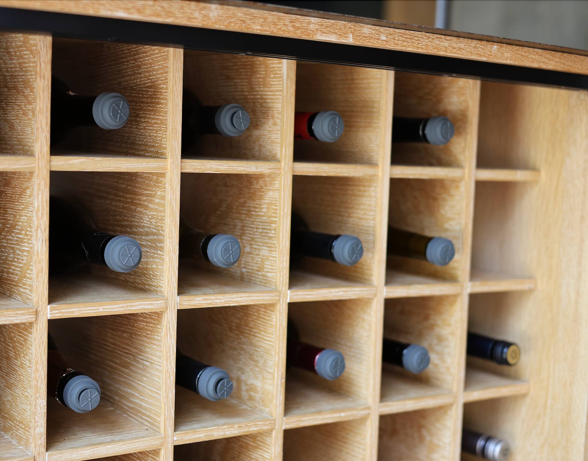 Left. Preservio - #1 Non-Gas Wine Preservation Set – Keep Wine Fresh for Weeks – Precision Pressure + 2 Silicone Stoppers - White and Grey.