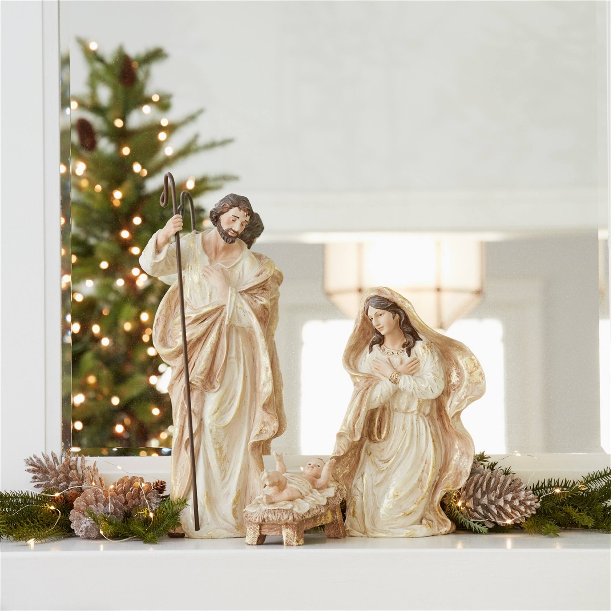 Angle. BreeBe - Nativity Holy Family Figurines with Gold Accents (Set of 3) - White, Gold.