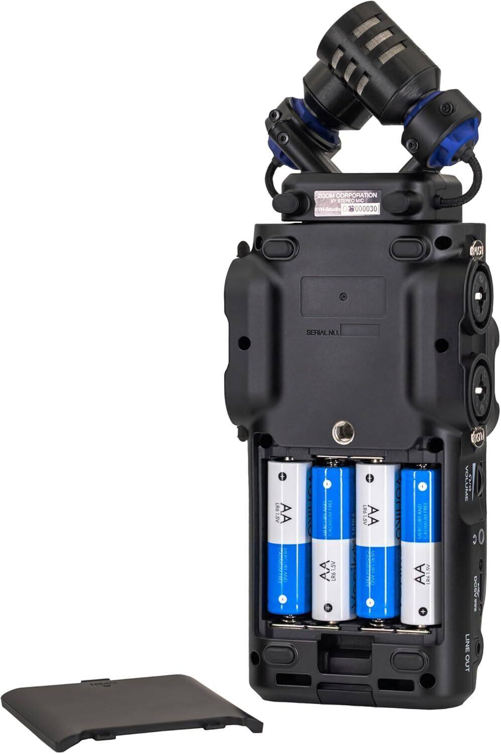 ZOOM CORPORATION KY STEREO MIO CY4 Studio E 000030 GAG SERIAL NO. P1 R61.5V AA . AA R61.5V + LR6 LSV AA a  AND TENIVE MR MOA 5M AA 0AISi + GGM VOLUME n/ : O Va00 LINE OUT