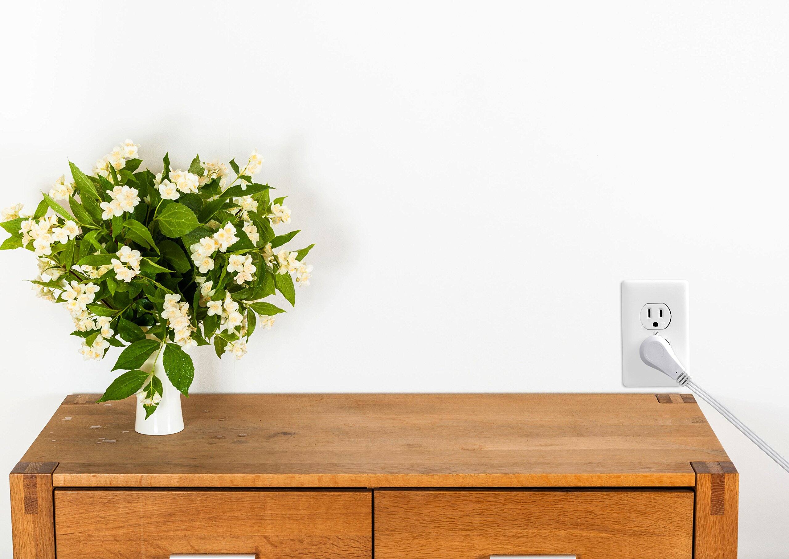 Alt View 5. Maximm - 6 ft Flat Plug Extension Cord/Wire, Multi Outlet - 3 Prong Angled Plug Extension Cord - UL Certified - White.