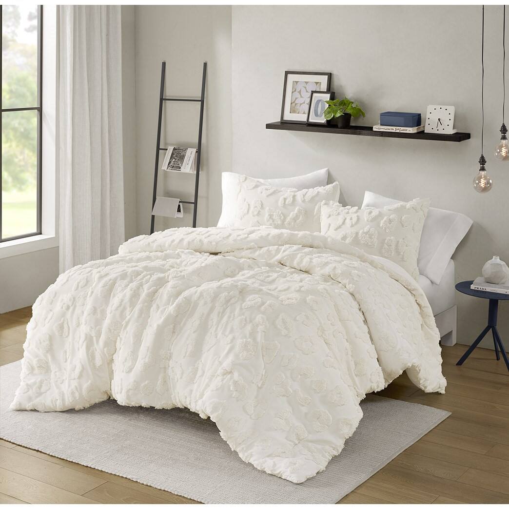 Alt View 1. Gracie Mills - Gracie Mills Colton Comforter Set - Off-White.