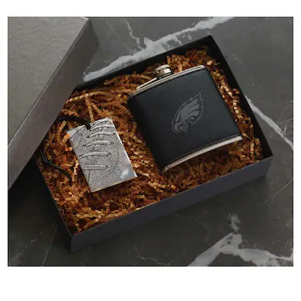 Front. Wendell August Forge - Philadelphia Eagles 5oz.Traveler Flask & Bag Tag Gift Set - Silver.