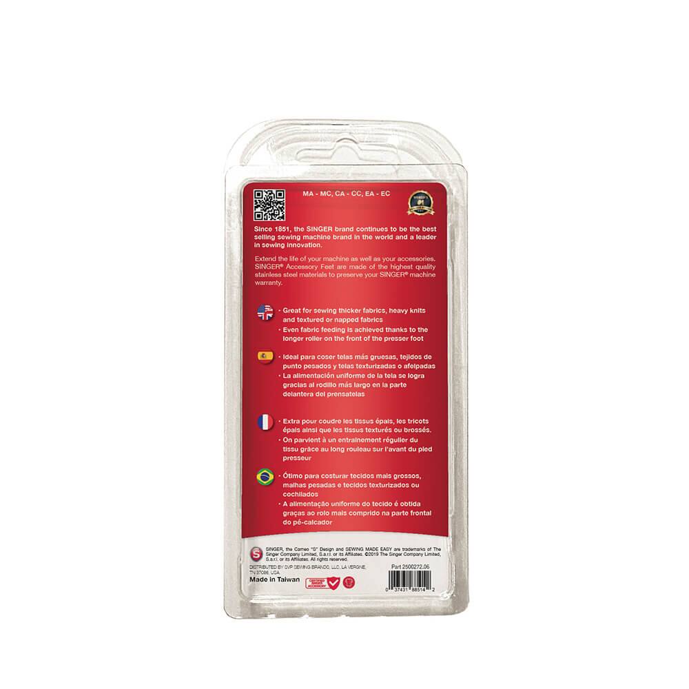 MA, MC, CA, CC, EA, EC

Since 1851, the SINGER brand continues to be the best selling sewing machine brand in the world and a leader in sewing innovation. Extend the life of your machine as well as your accessories. SINGER® Accessory Feet are made of the highest quality stainless steel materials to preserve your SINGER® machine warranty.

- Great for sewing thicker fabrics, heavy knits and textured or napped fabrics
- Even fabric feeding is achieved thanks to the longer roller on the front of the presser foot

Ideal para coser telas más gruesas, tejidos de punto pesados, telas texturizadas o napped
- Gracias al rodillo más largo en la parte delantera del pie presionador

Extra pour coudre les tissus épais, les tricots, les tissus texturisés ou nappés
- On parvient à un entraînement régulier du tissu grâce au long rouleau sur la partie avant du pied presseur

Otimo para costurar tecidos mais grossos, malhas pesadas, tecidos texturizados ou nappados
- A alimentação uniform