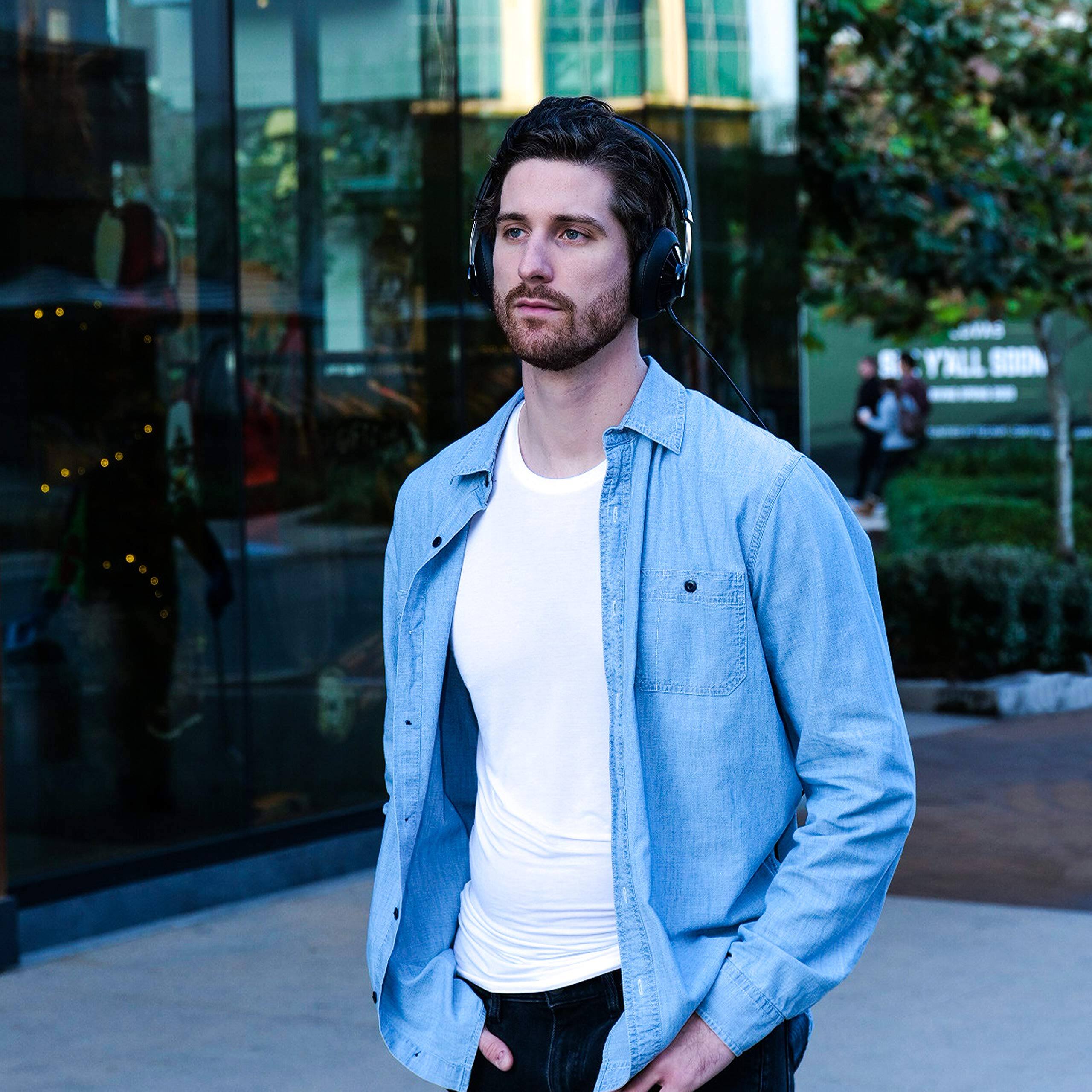 Alt View 5. Philips - Wired Over-Ear Headphones Studio Monitor with High-Resolution Audio, Deep Bass, 40mm Drivers and Noise Isolation - Black.