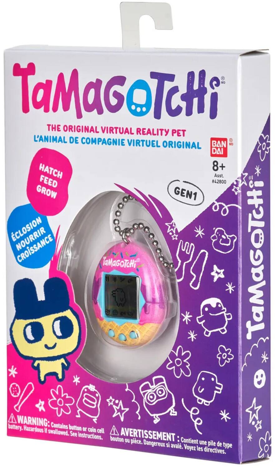 TaMaGoTcHi THE ORIGINAL VIRTUAL REALITY PET  
L'ANIMAL DE COMPAGNIE VIRTUEL ORIGINAL  
BAN DAI  
HATCH FEED GROW  
GEN1  
#42800  

WARNING: Contains button or coin cell battery. Hazardous if swallowed. See instructions.  
AVERTISSEMENT: Contient une pile de type bouton ou pièce. Dangereux si avalé. Voyez les directives.
