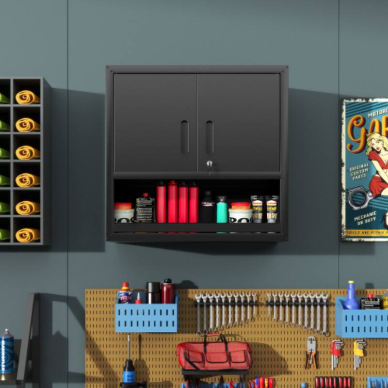 MOTOR GARAGE  
ORIGINAL CUSTOM PARTS  
MECHANIC ON DUTY  
BUILD AND REPAIR