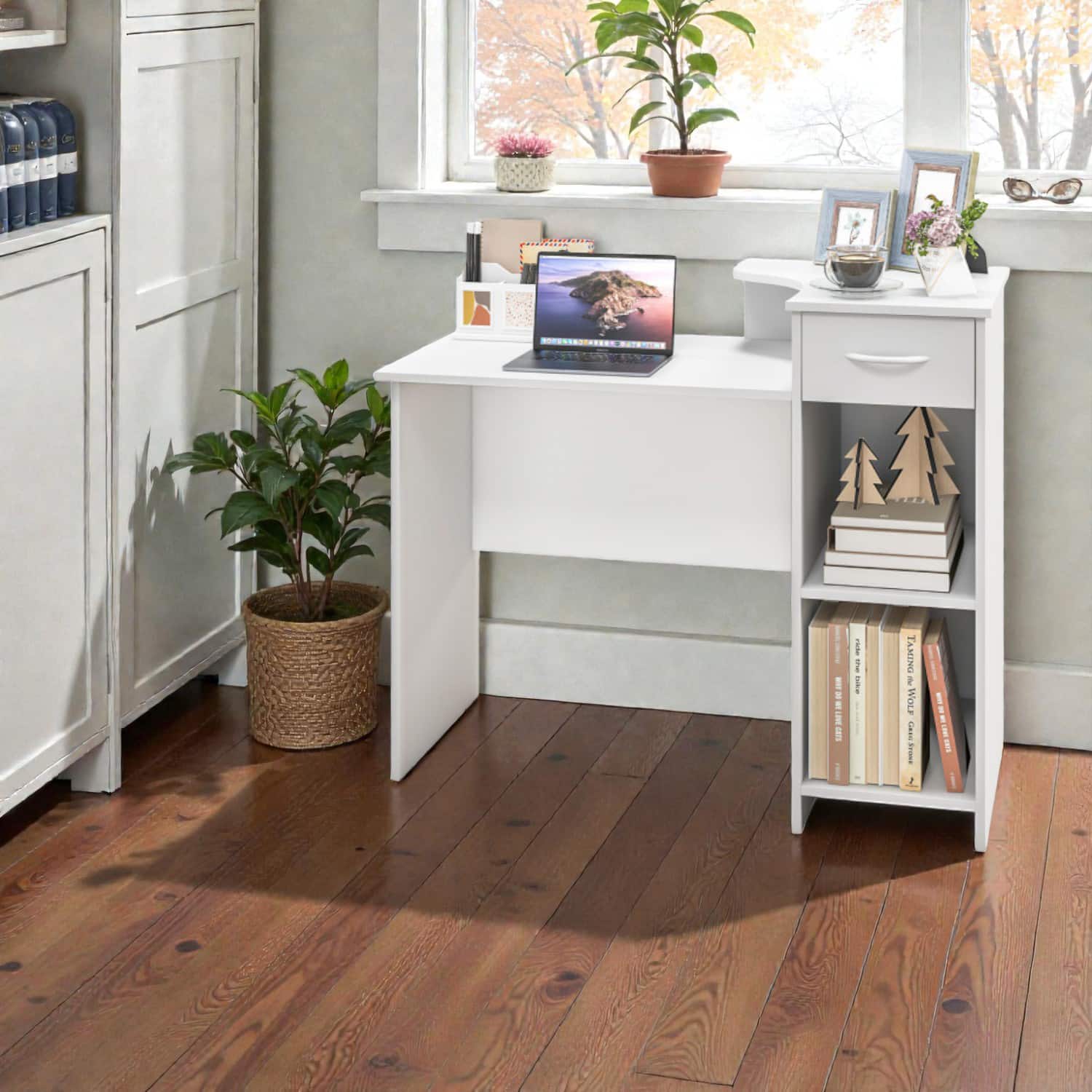 Hivvago - Sleek PC Desk with Flexible Shelf, Cable Organizer, and Spacious Work Surface - White