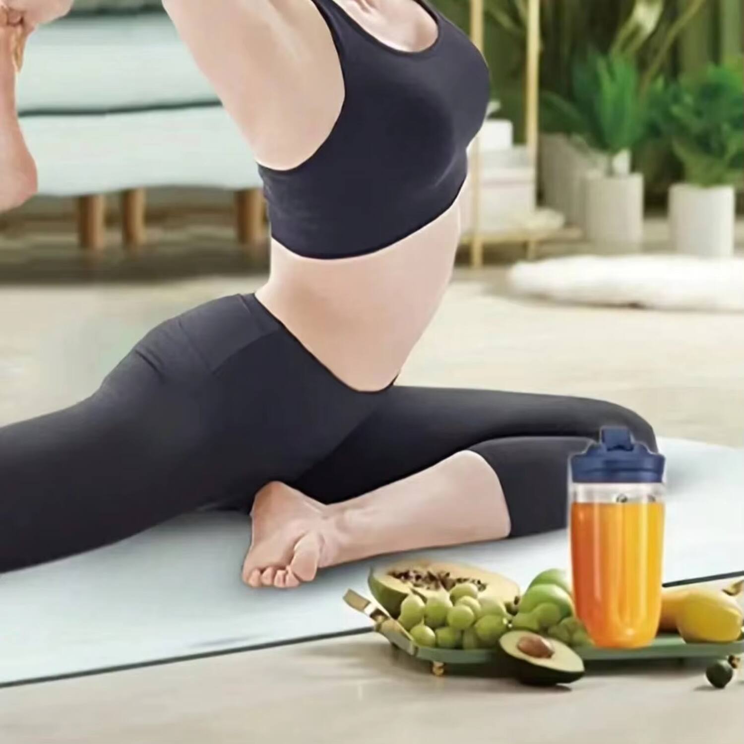 Left. Luckbyte - Compact Rechargeable Travel Smoothie Blender - Blue.