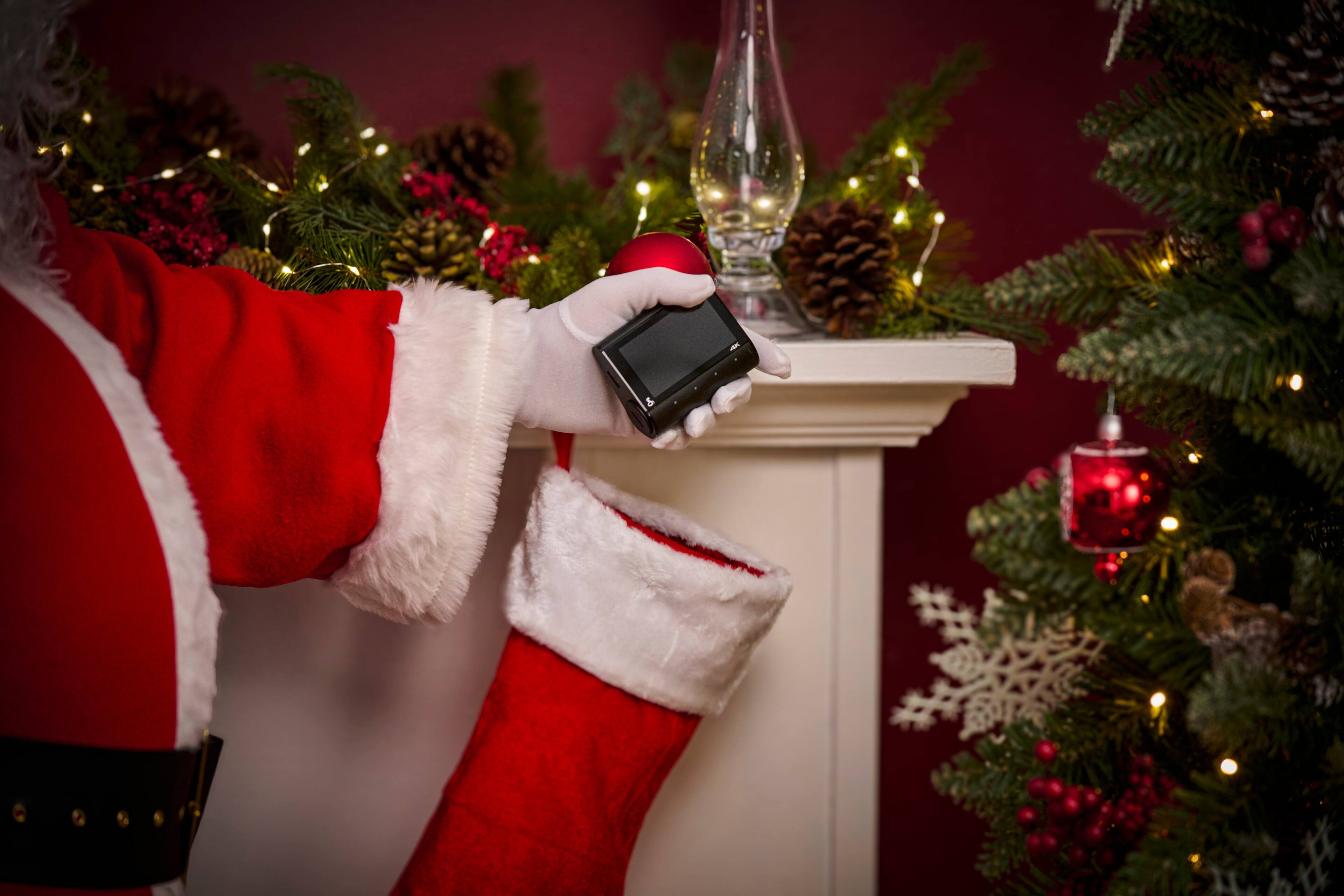 Alt View 5. Cobra - SC 250R 4K Dual-View Front & Rear Dash Cam, works with Apple CarPlay/Android Auto - Black.