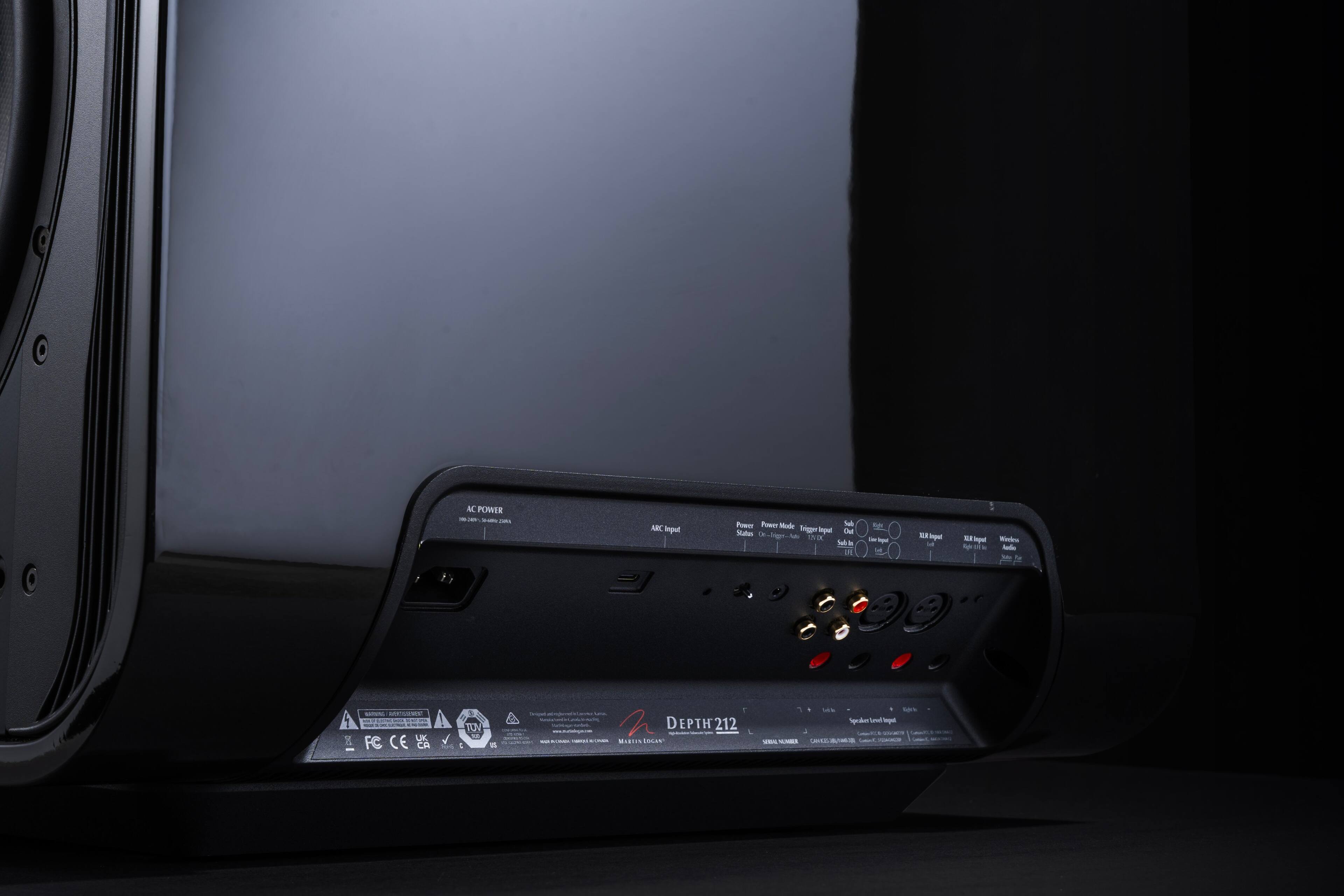 AC POWER  
100-240V~ 50/60Hz 100W  

ARC Input  
Power  
Power Mode  
Trigger Input  
Subwoofer  
Remote Input  
Remote Output  

XLR Input  
RCA Input  
Wireless  

DEPTH 212  
MAJESTIC LOGIC  

FC CE UK CA