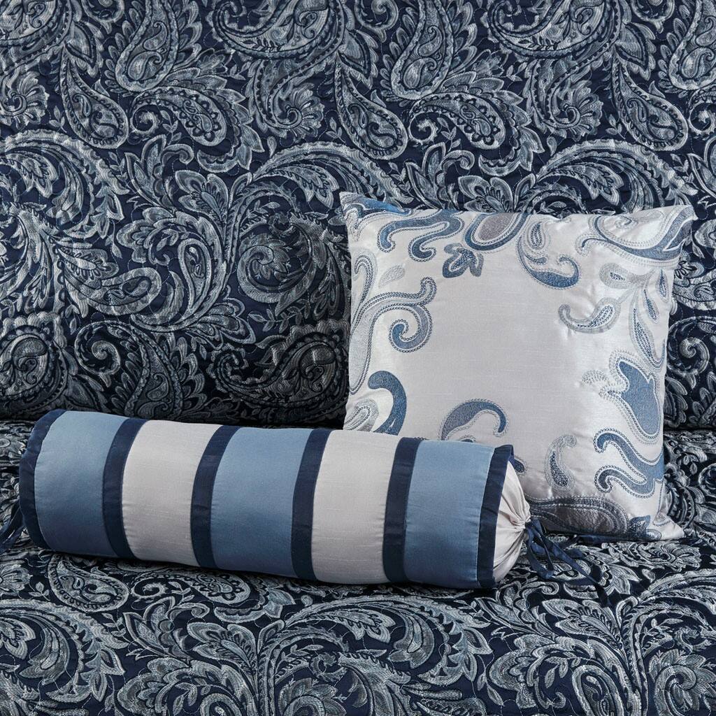 Alt View 3. Gracie Mills - Gracie Mills Thornton 5-Piece Reversible Jacquard Bedspread Set with Throw Pillows - Navy.