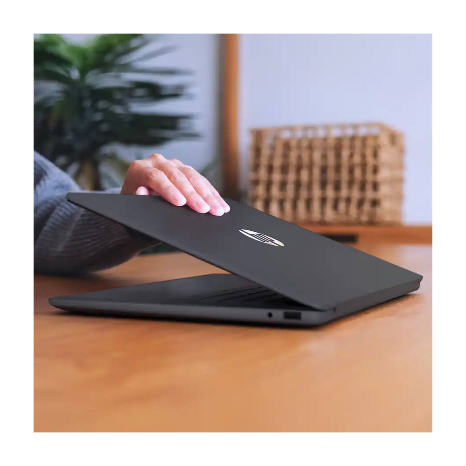 Alt View 6. HP - HP OmniBook 3 16" 2K Touchscreen Laptop - Intel Core Ultra 5 225U, 16GB RAM, 1TB SSD, Windows 11 Home, Mica Silver - Mica Silver.