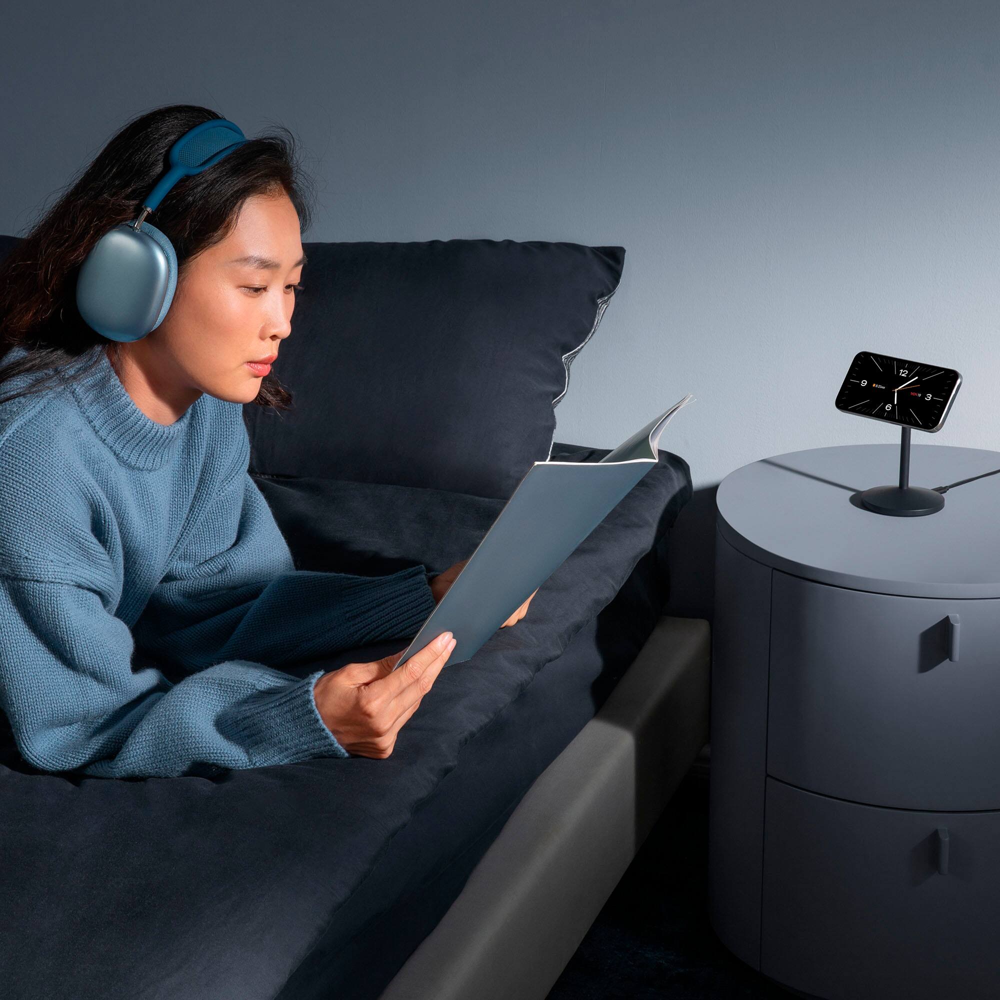 Alt View 3. Anker - Anker MagGo Wireless Charger (Single Stand) - Black.