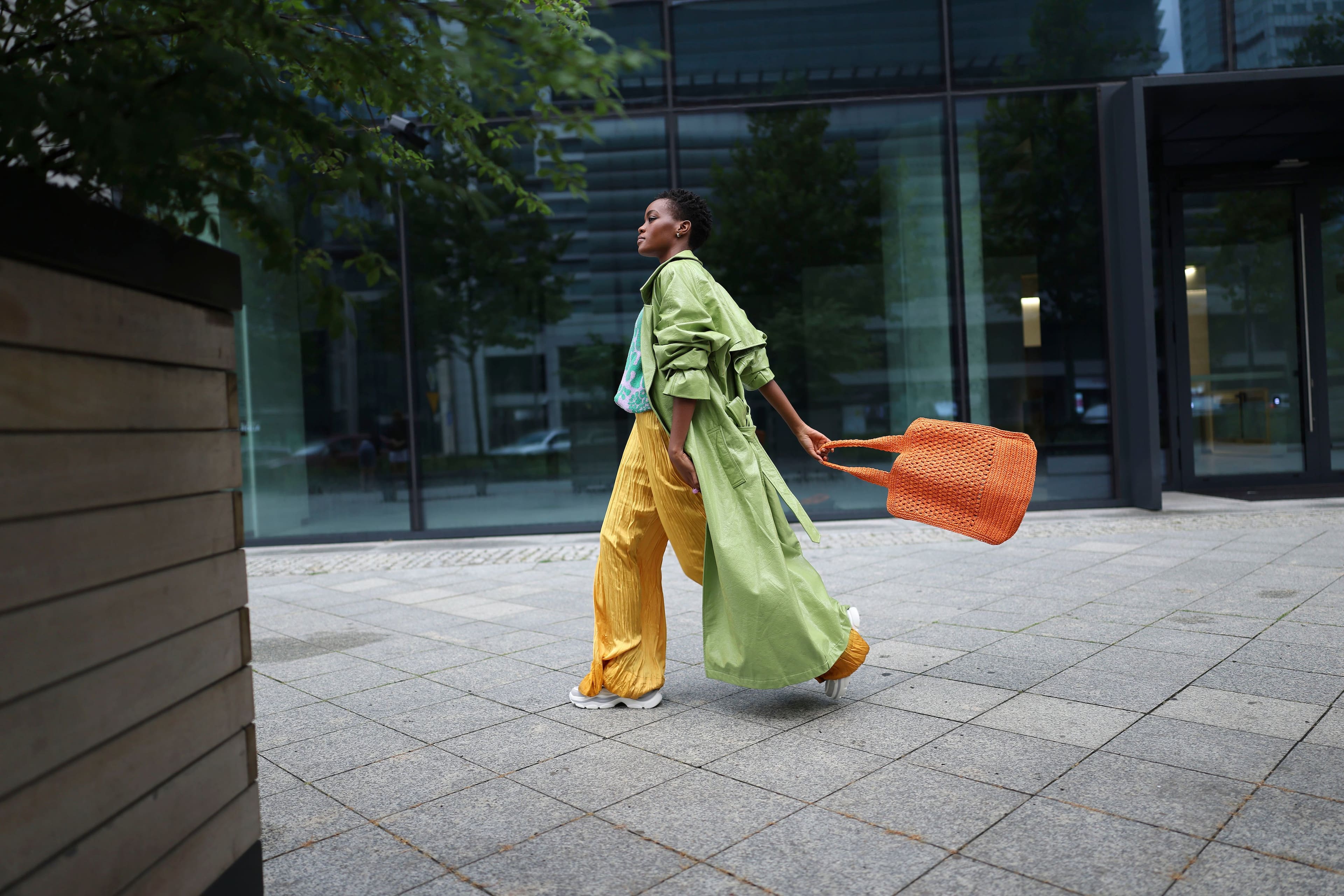 Alt View 14. Canon - RF24mm F1.4 L VCM Wide-Angle Lens for Use with EOS R-Series Cameras - Black.