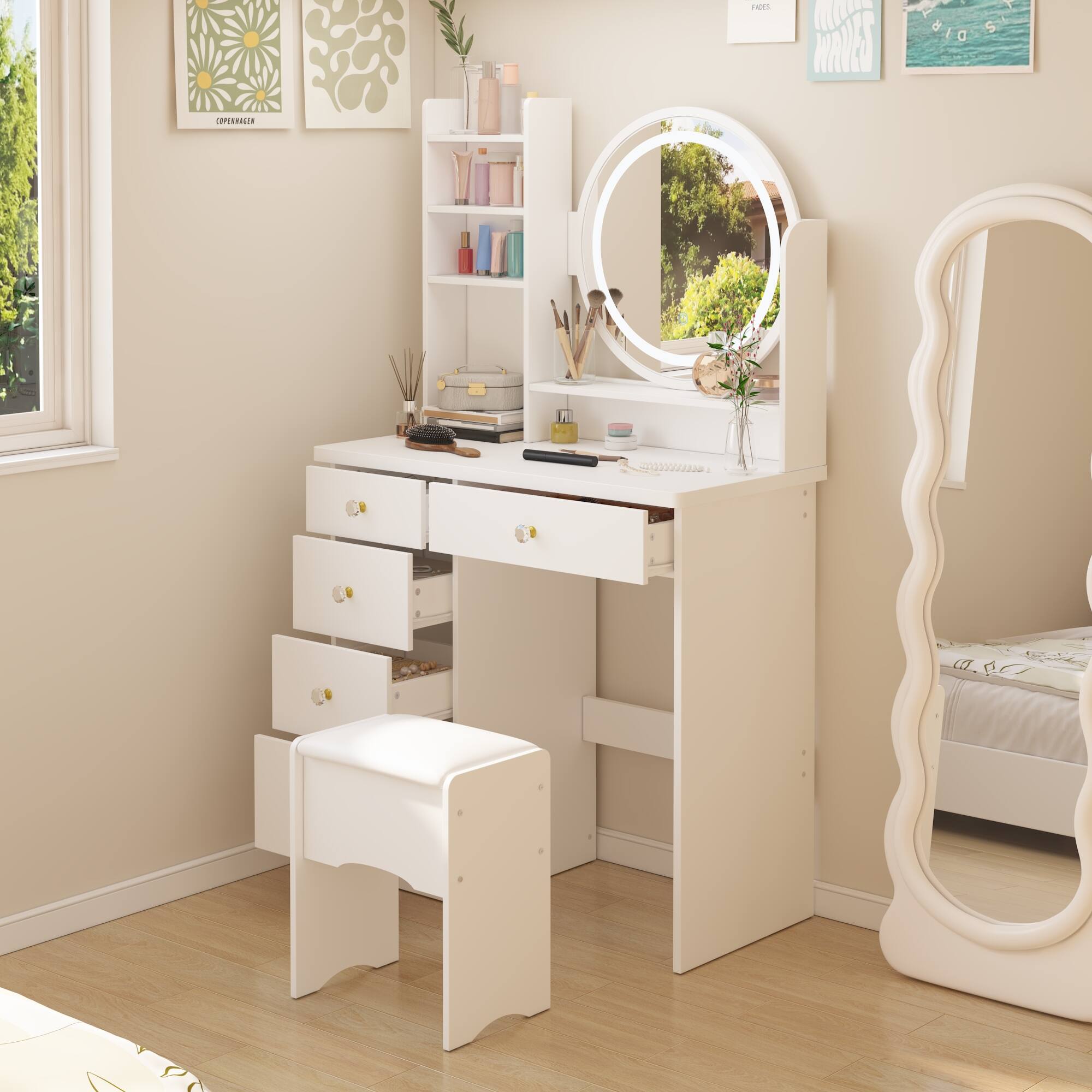 The text on the image is "TAMS M 5 1 S M CRLIS." It appears to be a code or a reference number, possibly for the furniture or the room setup.