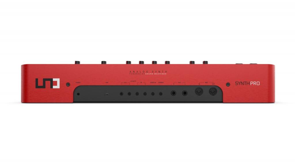 LN POVCR OCE ANALOG SYNTH POWERED SOUND MACHINES CUIGATE AT i CaUR - PHONES . DUT i oun SYNTH PRO