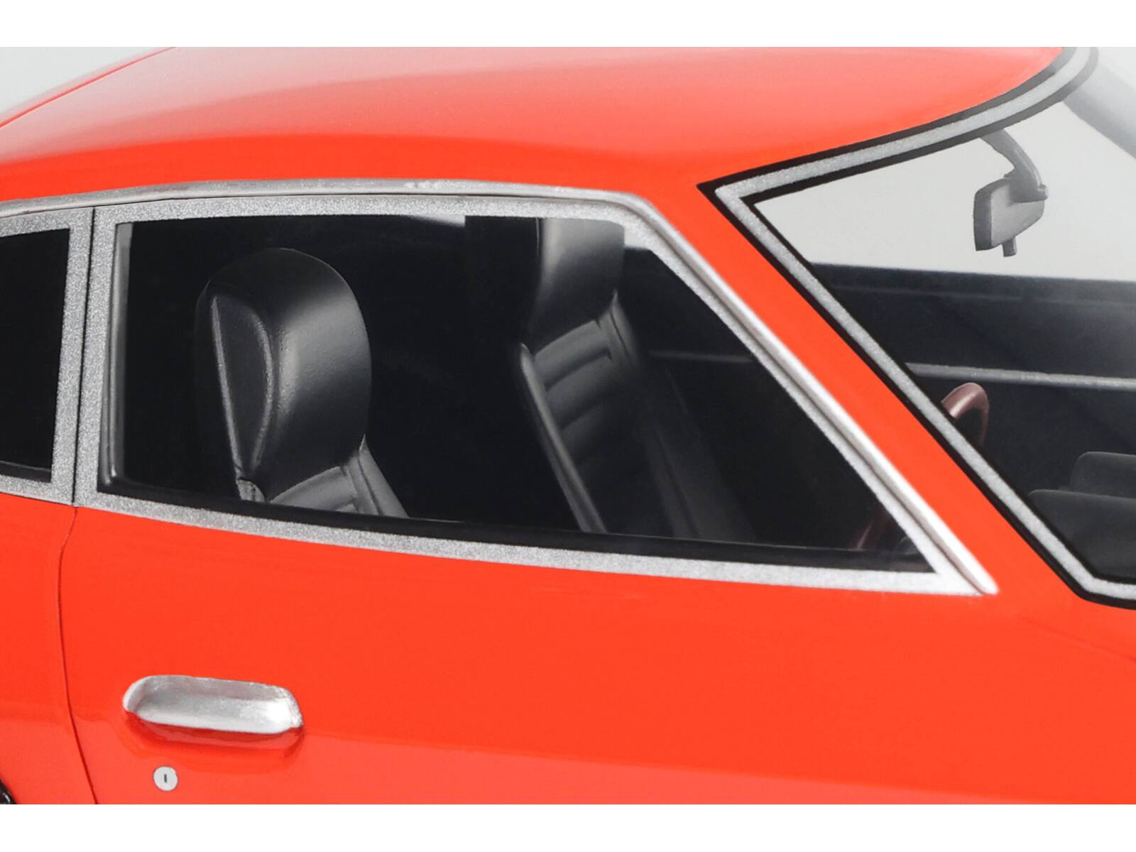 Left. Otto Mobile - 1972 Nissan Fairlady 240ZG RHD (Right Hand Drive) Grand Prix Red Limited Edition to 3000 pieces Worldwide 1/18 Model Car - Red.