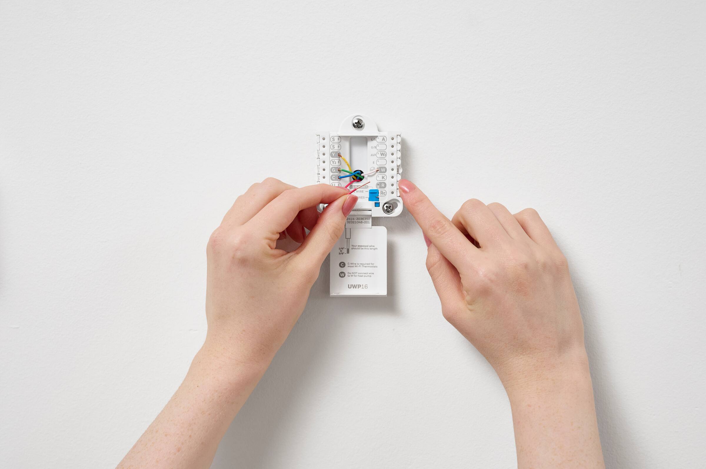 Sure, here is the corrected and grouped text from the image:

```
UWP16

L
N
A
B
C
D
E
F
G
H
K
R
S
T
U
V
W
Y

LIVE
NEUTRAL
EARTH

Cable with earthed metal sheath
Cable with earthed metal sheath
Cable with earthed metal sheath
De-HF07 cable with earthed metal sheath

UWP16
```