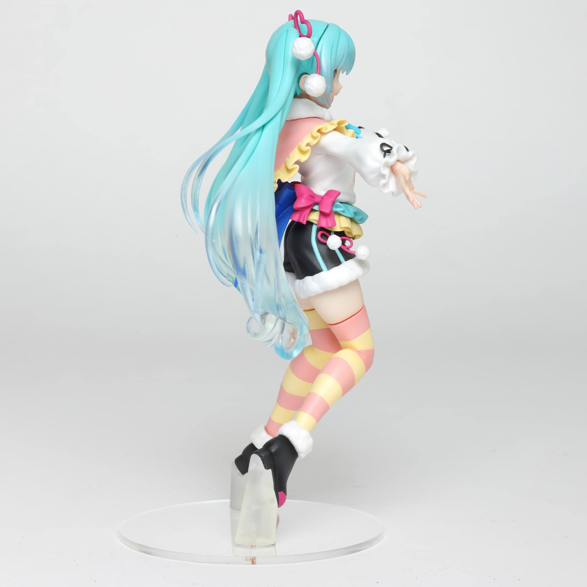 Alt View 5. Taito - Vocaloid Hatsune Miku Figure | Winter Image Version - Multi-Color.