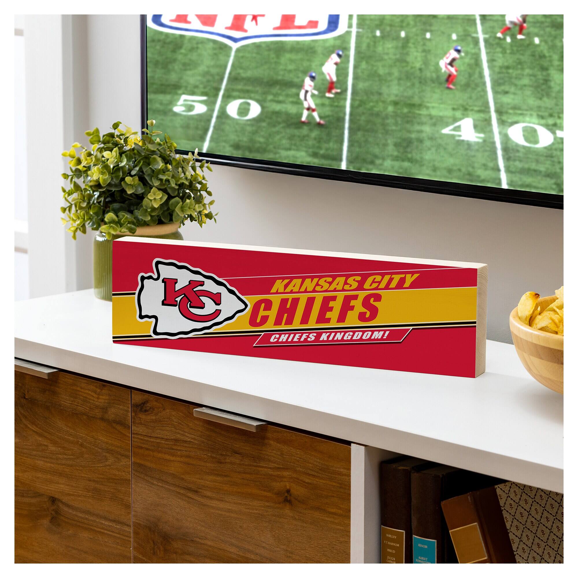 KANSAS CITY  
CHIEFS  
CHIEFS KINGDOM!