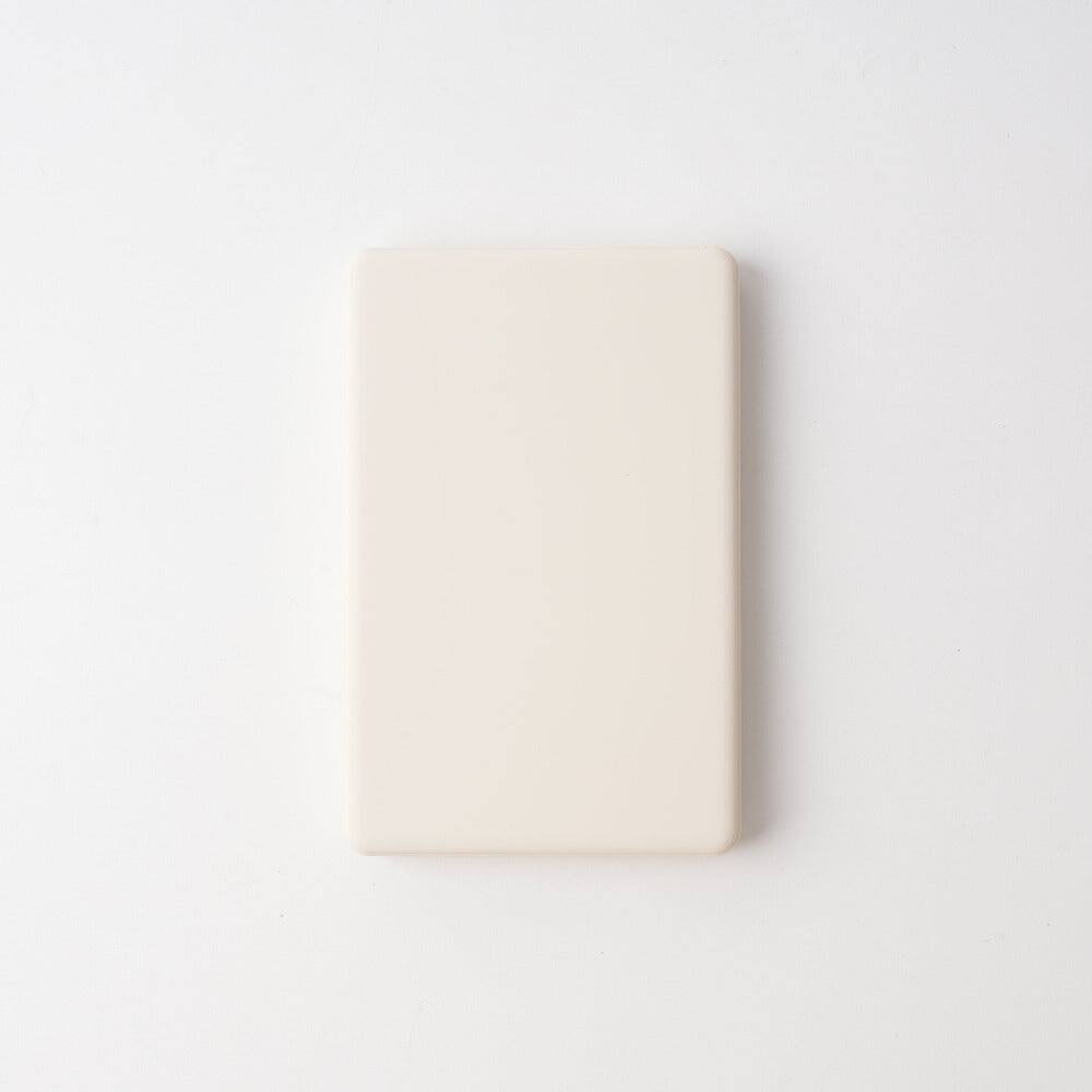 Angle. Posh Tech - Slim Magnetic Power Bank - Cream.