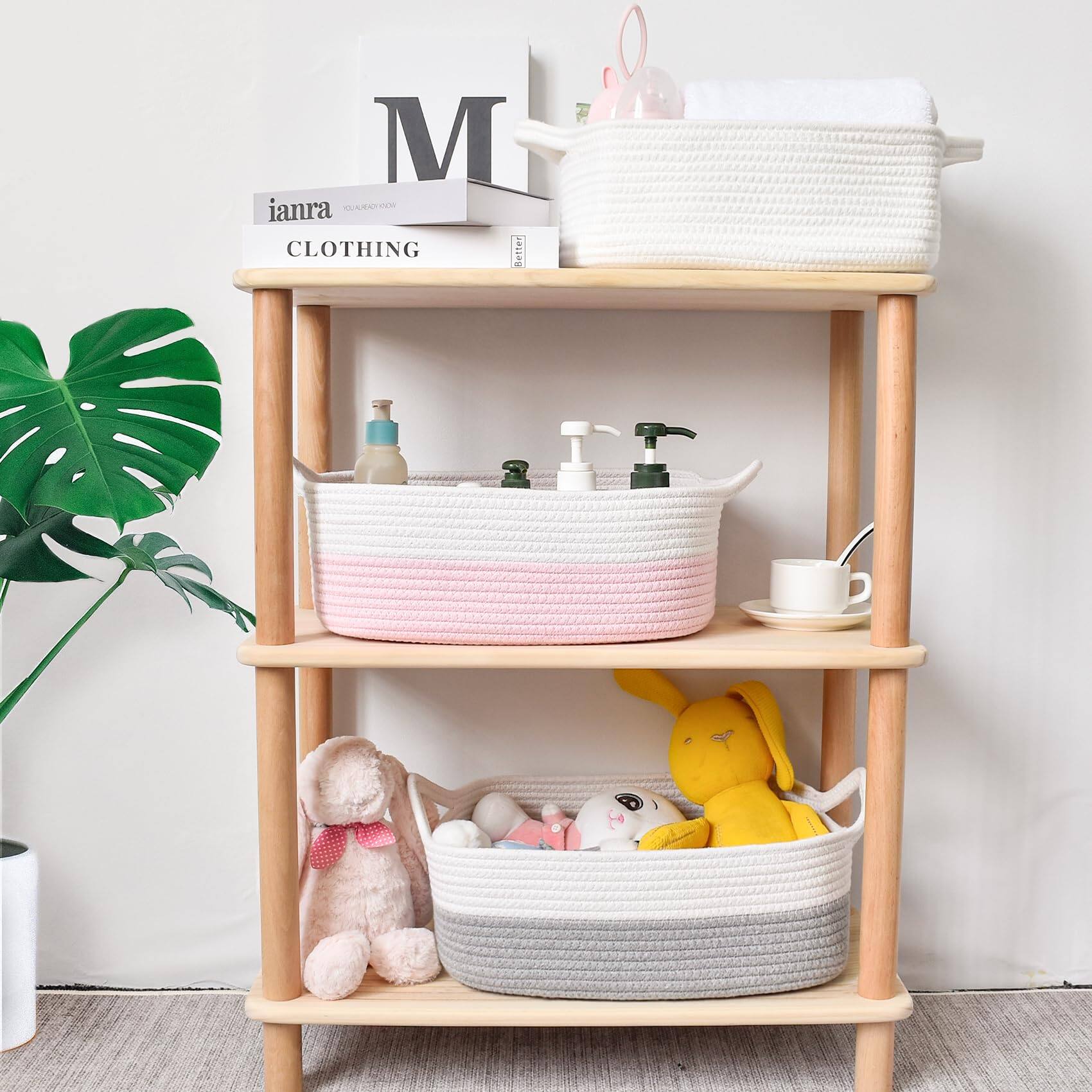 M  
ianra  
CLOTHING  
ianra  
YOUR DREAMWAY