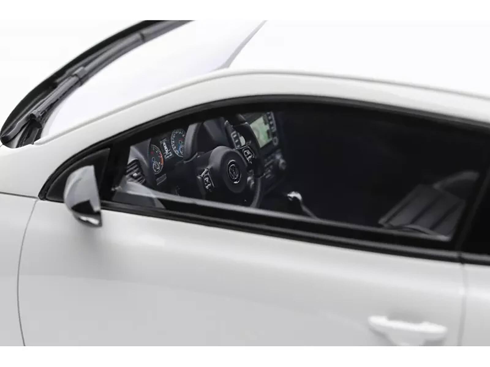 Angle. Otto Mobile - 2008 Volkswagen Scirocco 3 R Phase 1 Candy White Limited Edition to 999 pieces Worldwide 1/18 Model Car by Otto Mobile - Candy White.