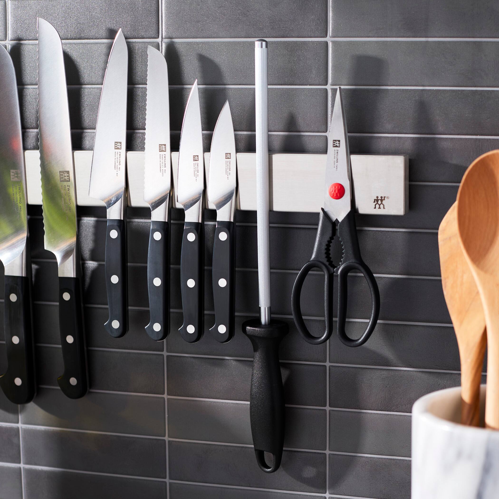 Alt View 2. ZWILLING - ZWILLING Pro 10-pc Knife Set With 17.5-inch Stainless Magnetic Knife Bar - Black.