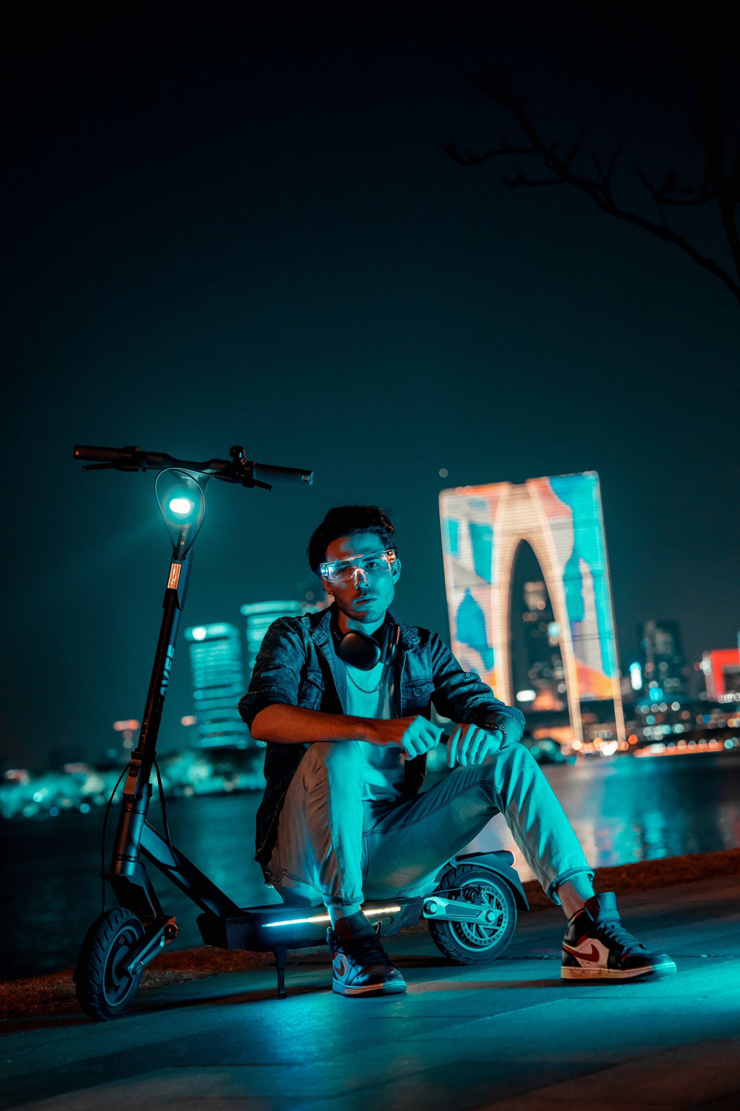 Alt View 23. NAVEE - ST3 Electric Scooter w/37.3 miles Max Operating Range & 24.9 mph Max Speed - Black.