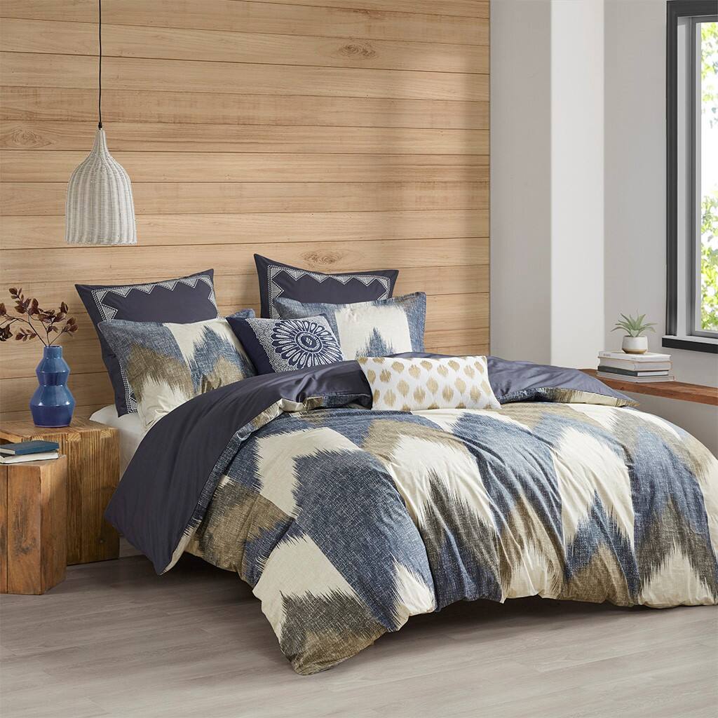 Alt View 1. Gracie Mills - Gracie Mills Heise 3-Piece Modern Ikat Chevron Duvet Cover Set - Navy.