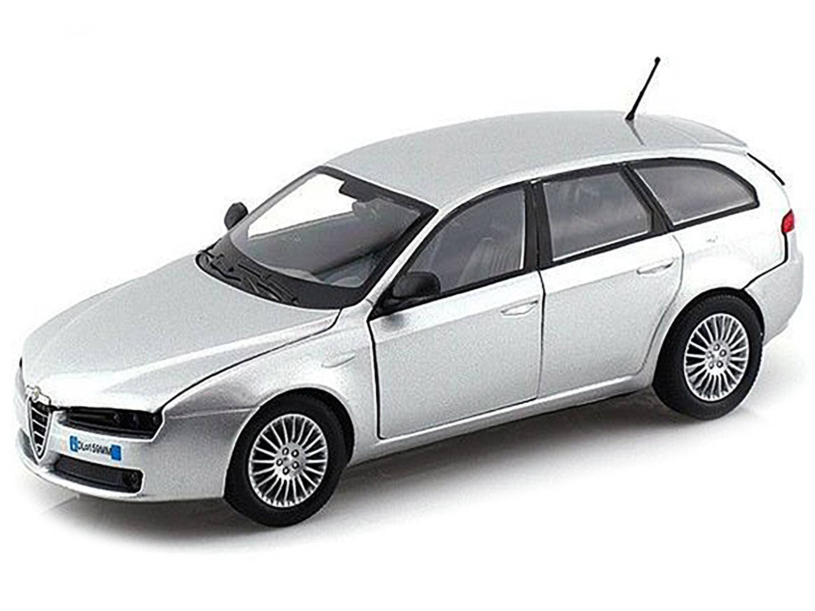 Alt View 1. Motormax - Alfa Romeo 159 SW Silver 1/24 Diecast Car Model by Motormax.
