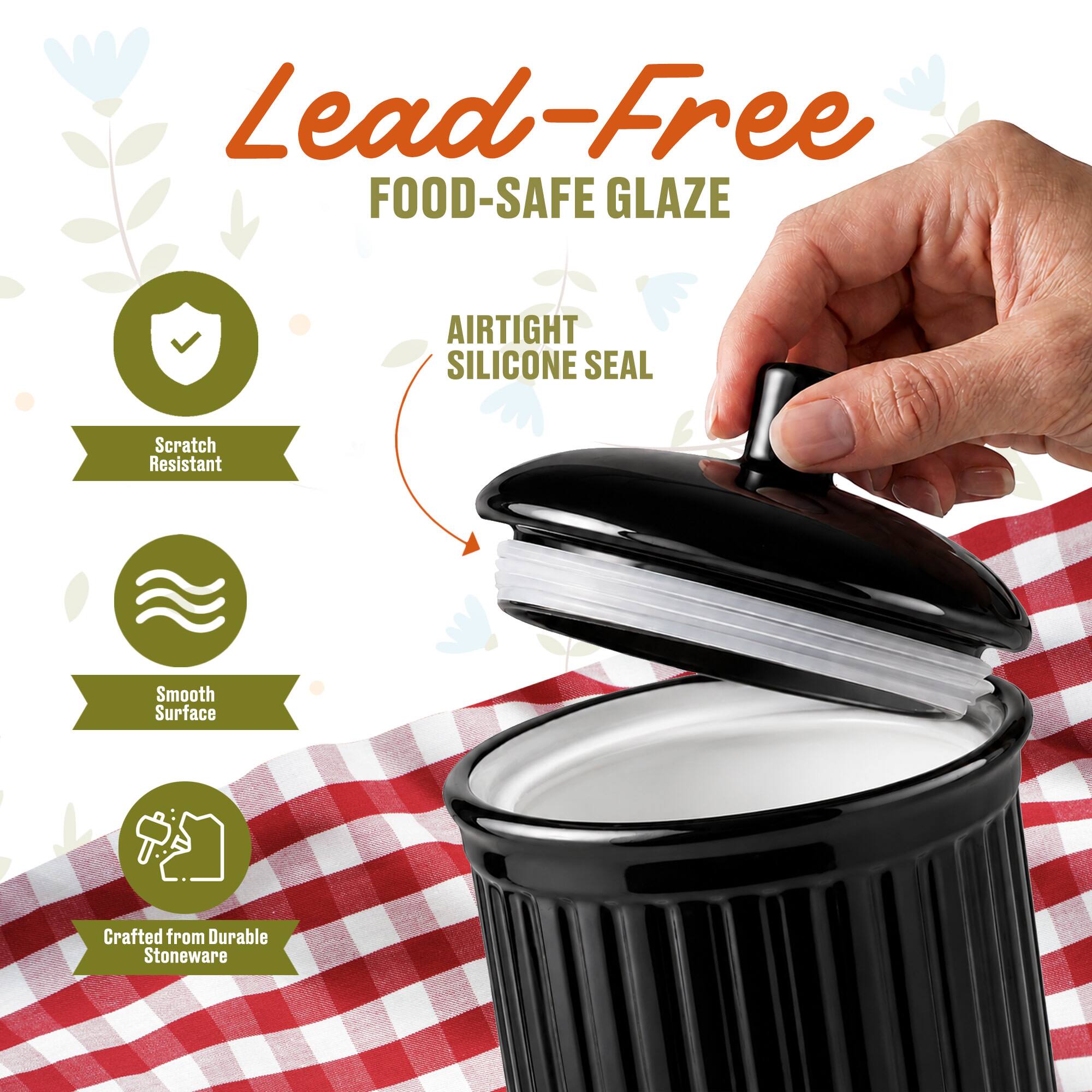 Lead-Free FOOD-SAFE GLAZE  
AIRTIGHT SILICONE SEAL  
Scratch Resistant  
Smooth Surface  
Crafted from Durable Stoneware