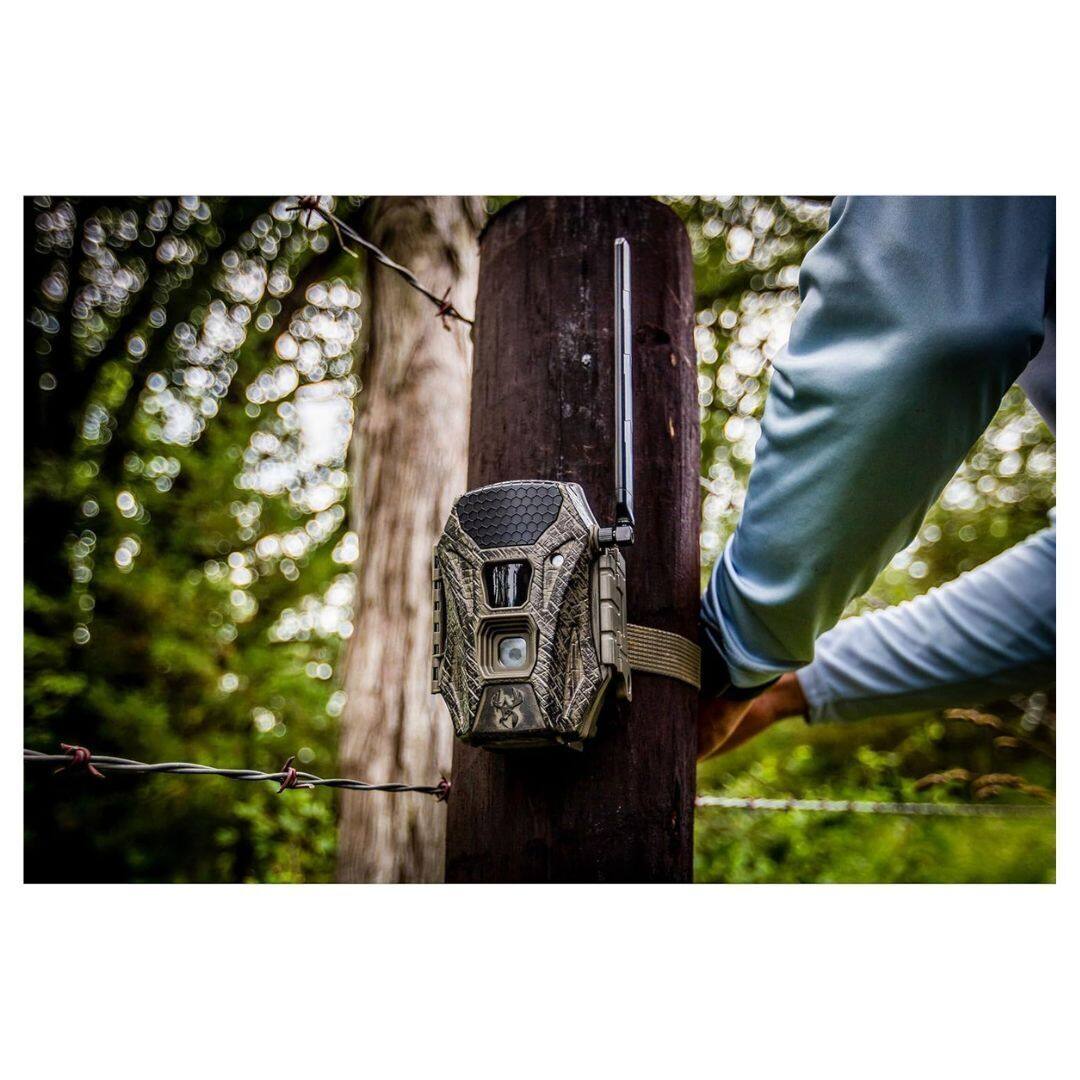 Left. Wildgame Innovations - TERRA CELL XT 20MP / DUAL NETWORK.