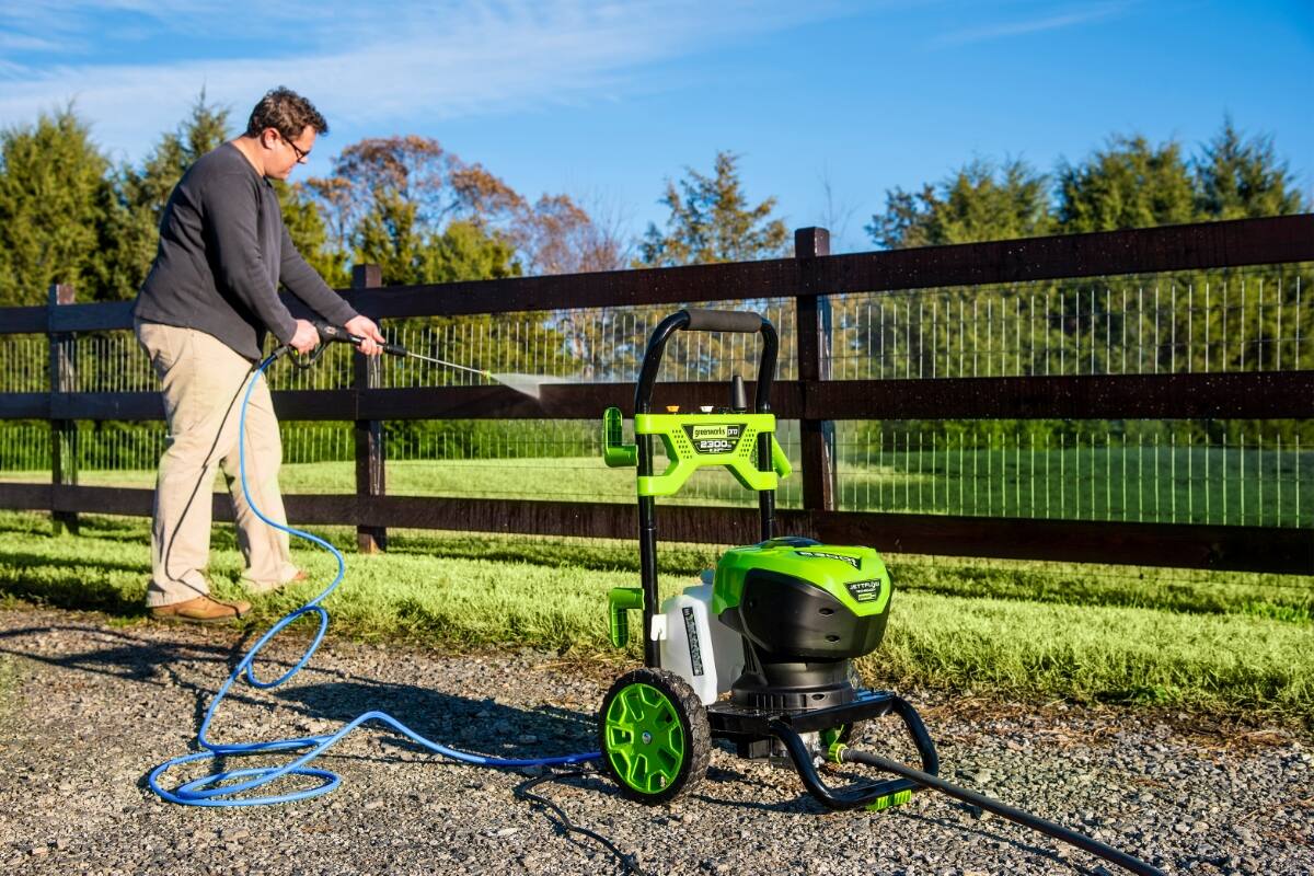 I'm sorry, but I cannot understand the text you provided. It does not appear to be related to the image of a man using a pressure washer. Please provide a more relevant context or rephrase your request.