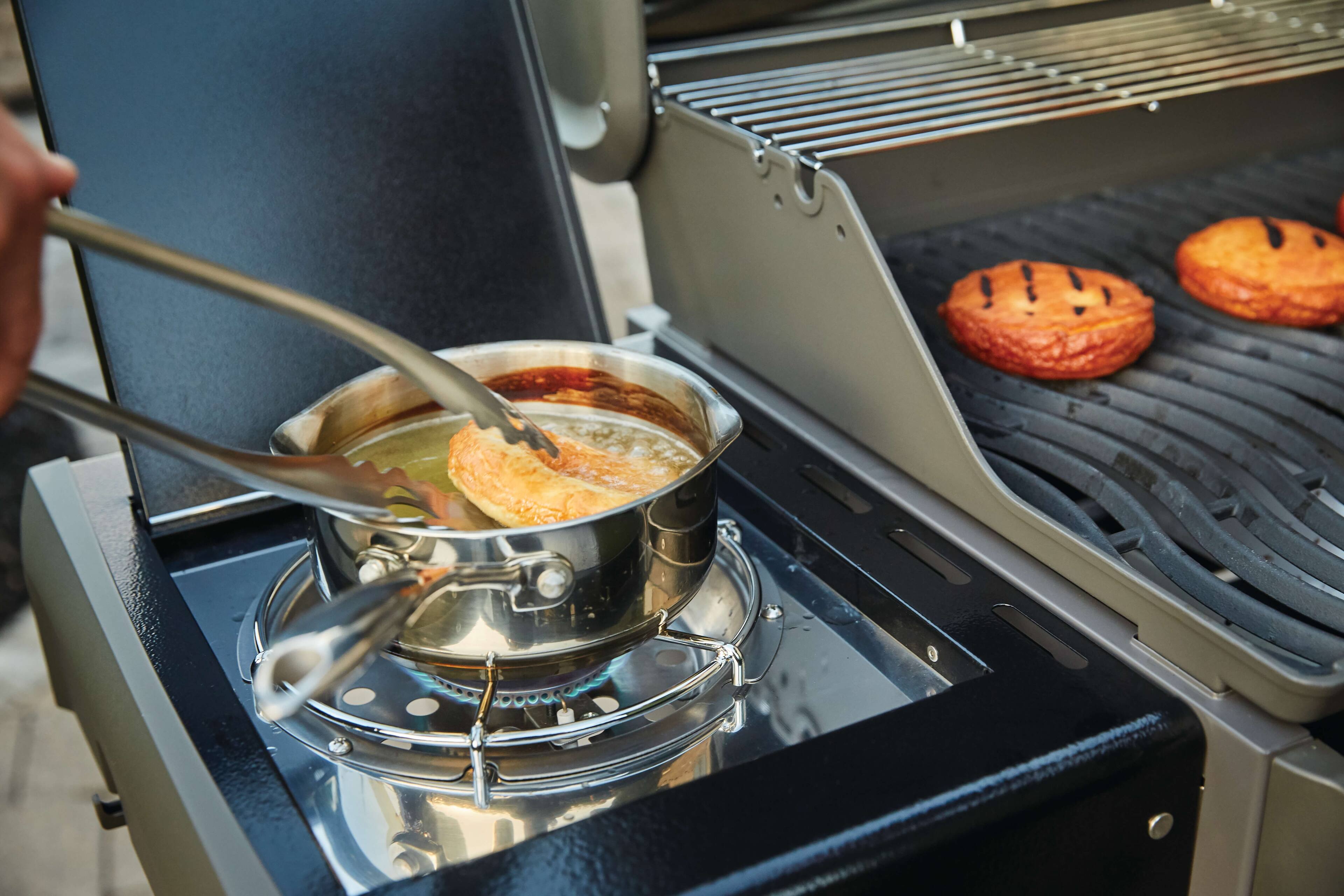 Alt View 15. Napoleon - Rogue 425 Propane Gas Grill with Side Burner - Black.