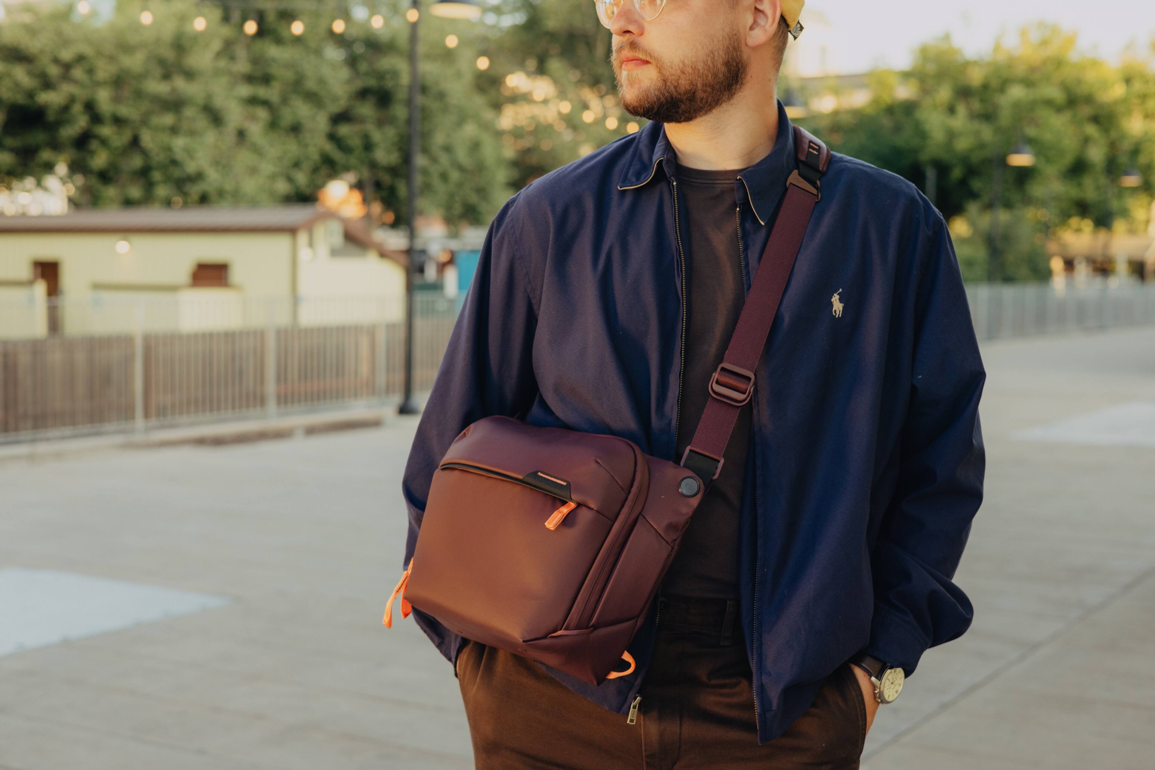 Left. Peak Design - Everyday Sling V2 6L - Eclipse.